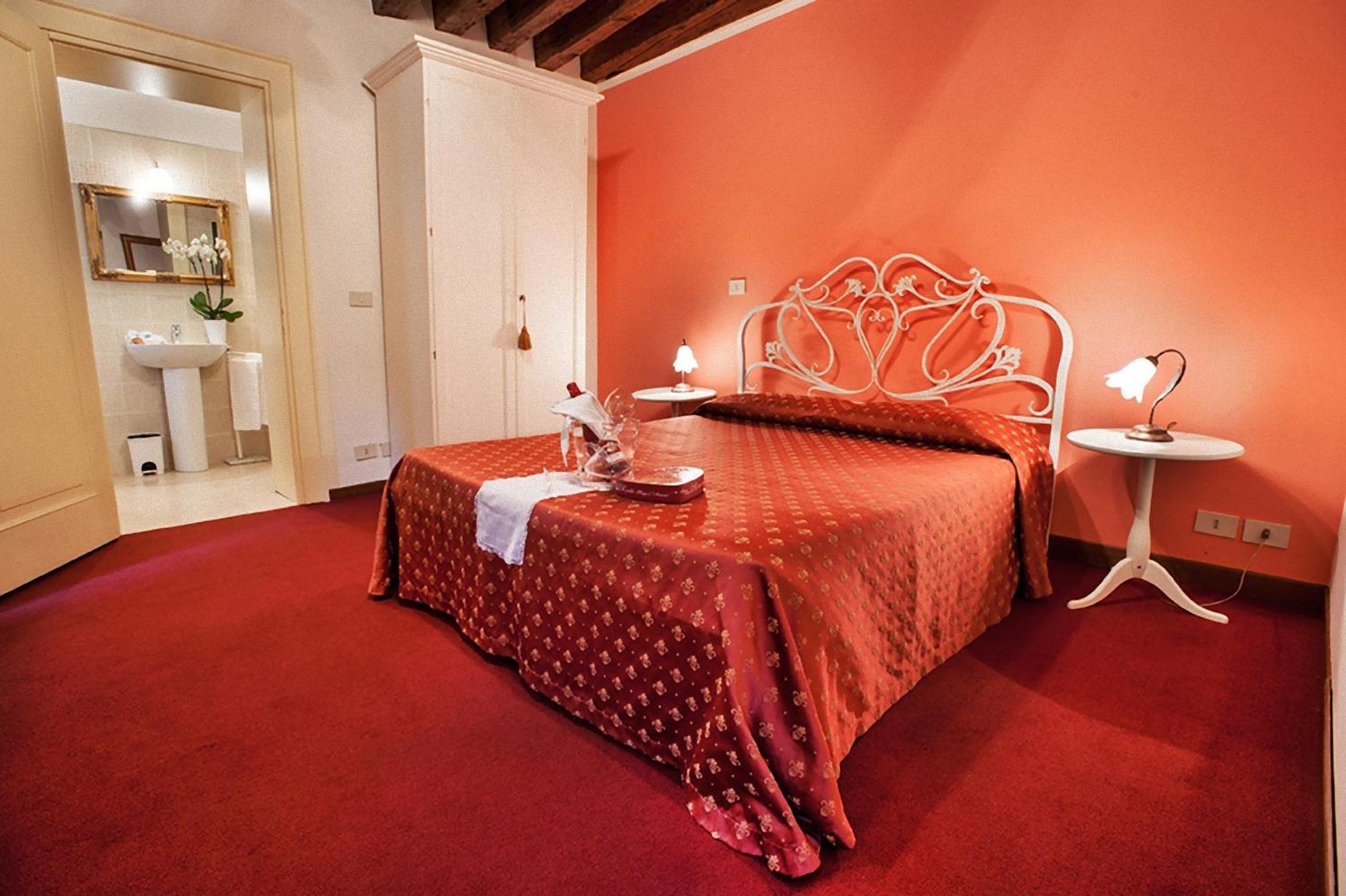 Double Room with Private Bathroom photo 2