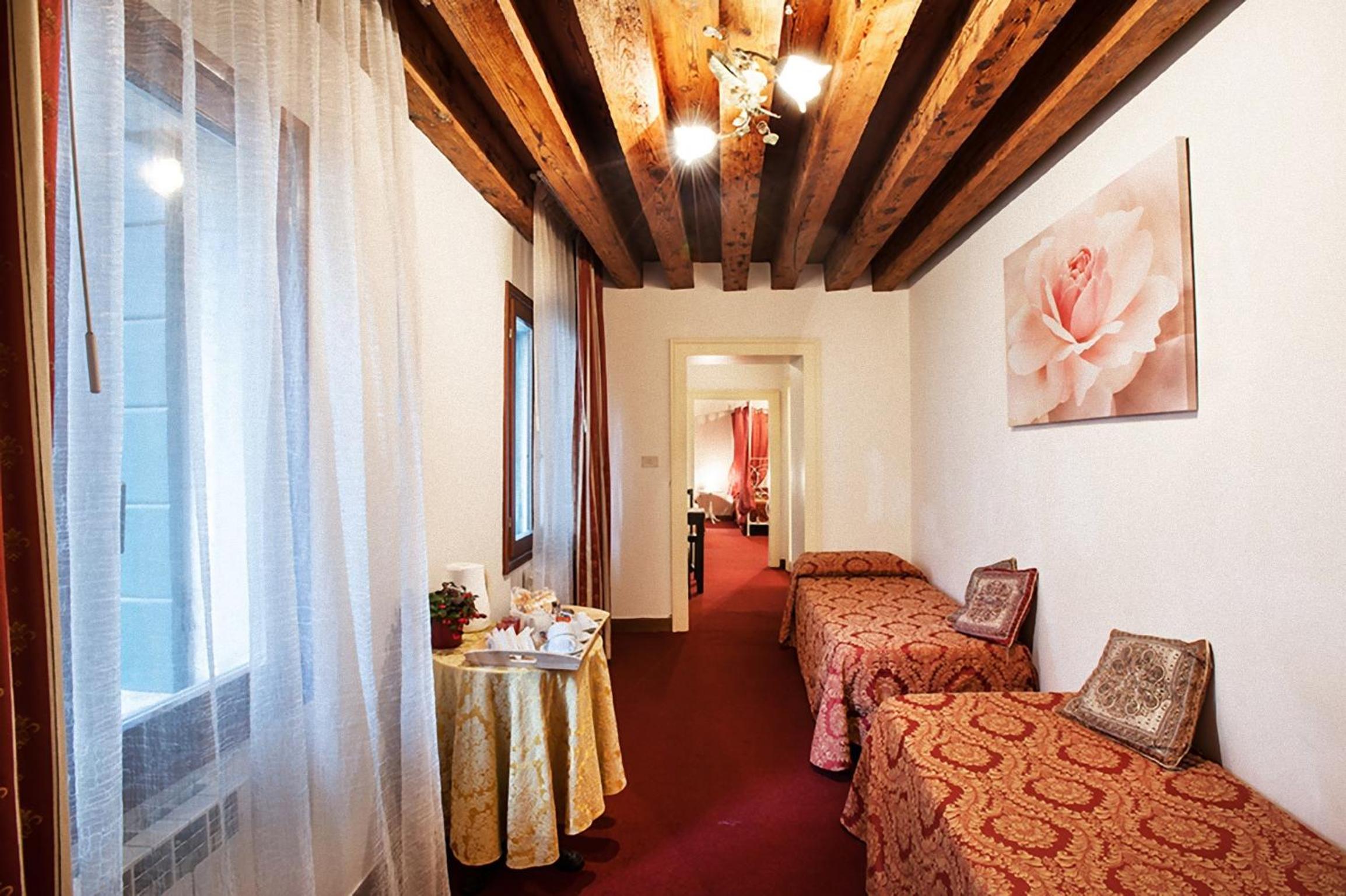 Junior Suite with Canal View photo 3