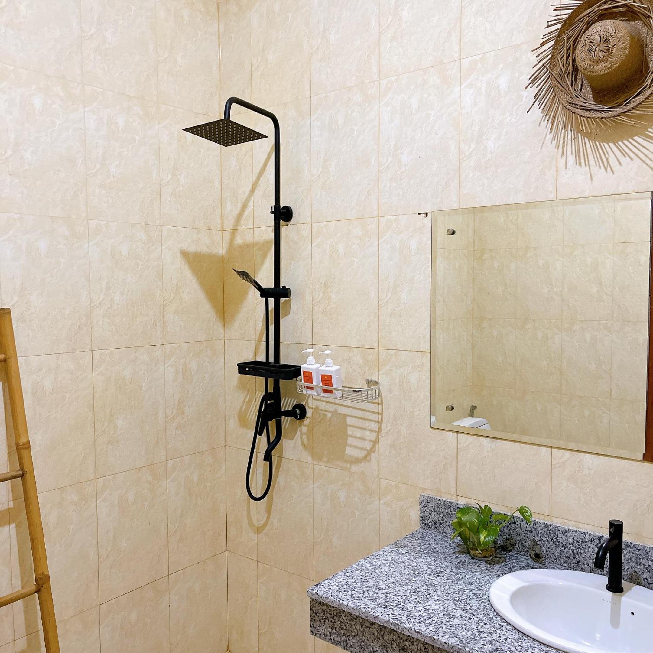 Deluxe Double Room with Balcony and Pool View @ Free Pickup - Photo 4