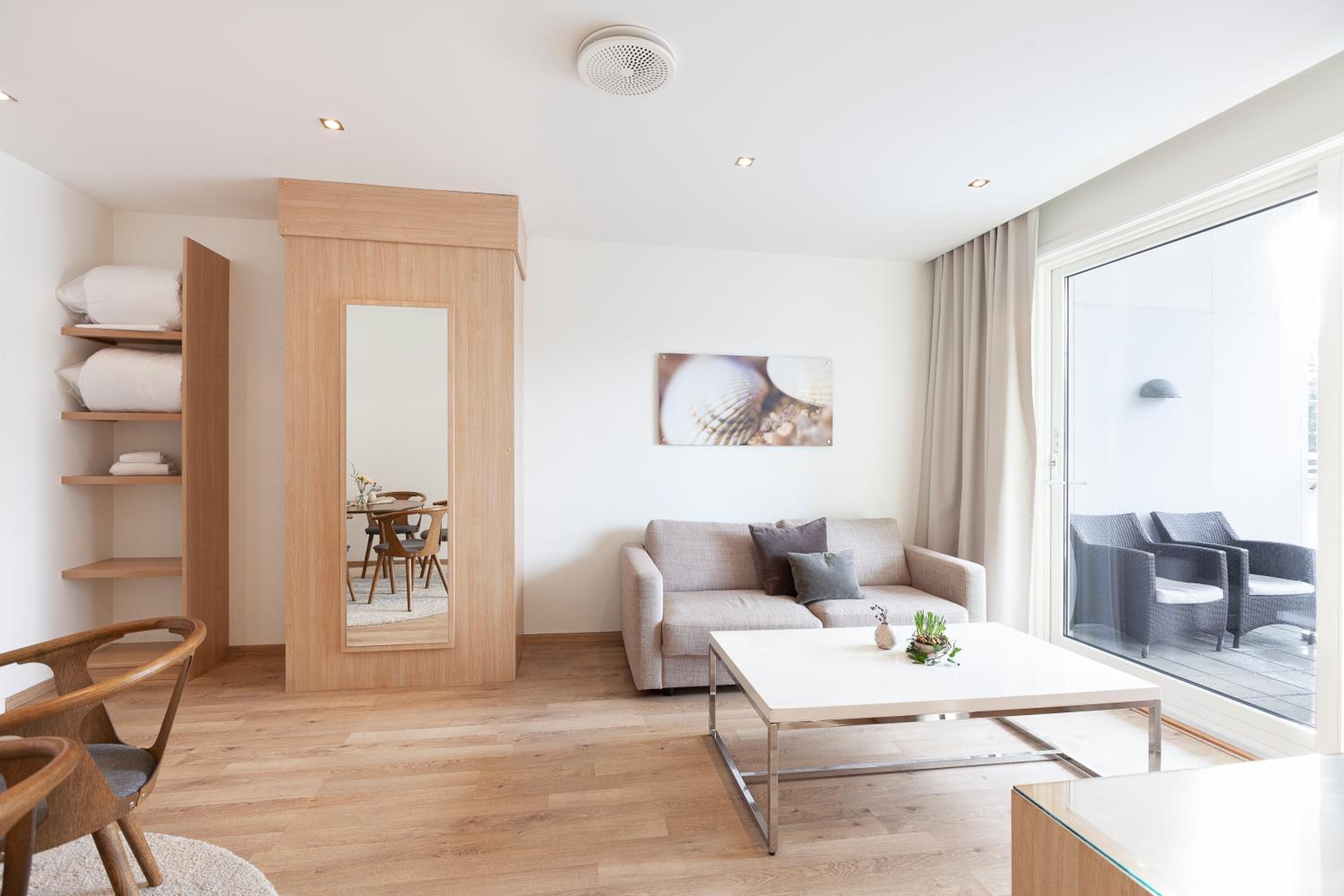 One-Bedroom Suite - Photo 3