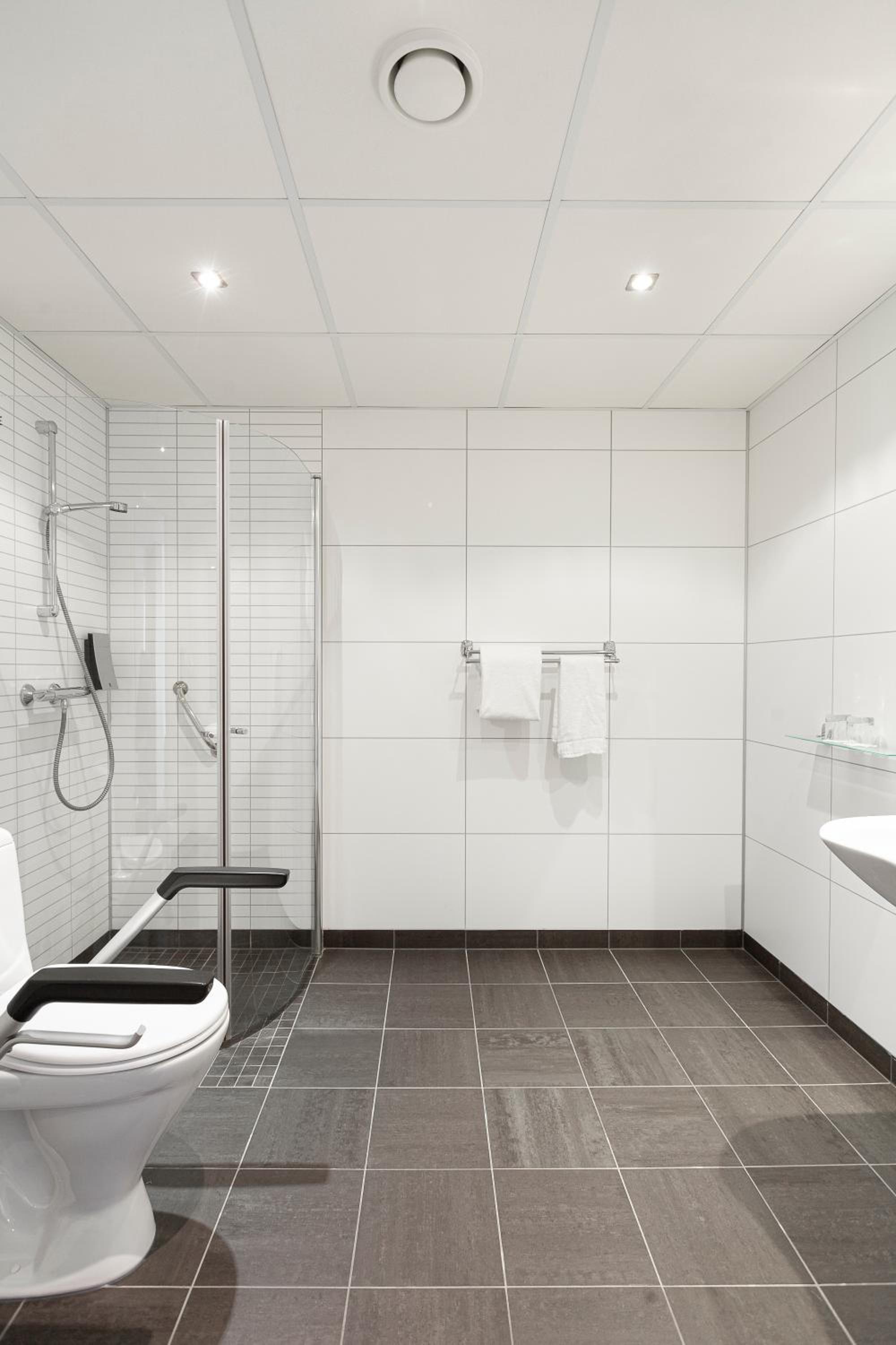 Family Room - Disability Access - Photo 6