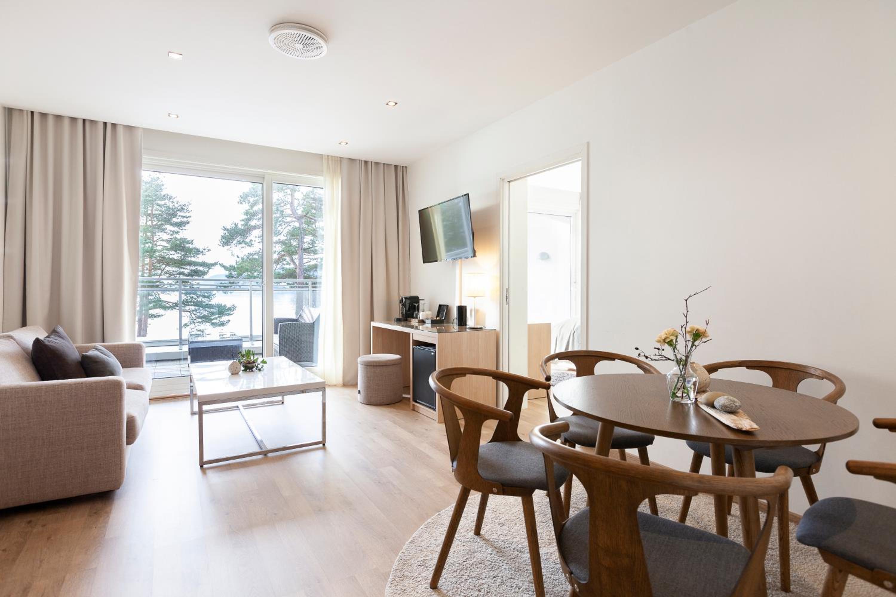 One-Bedroom Suite - Photo 4