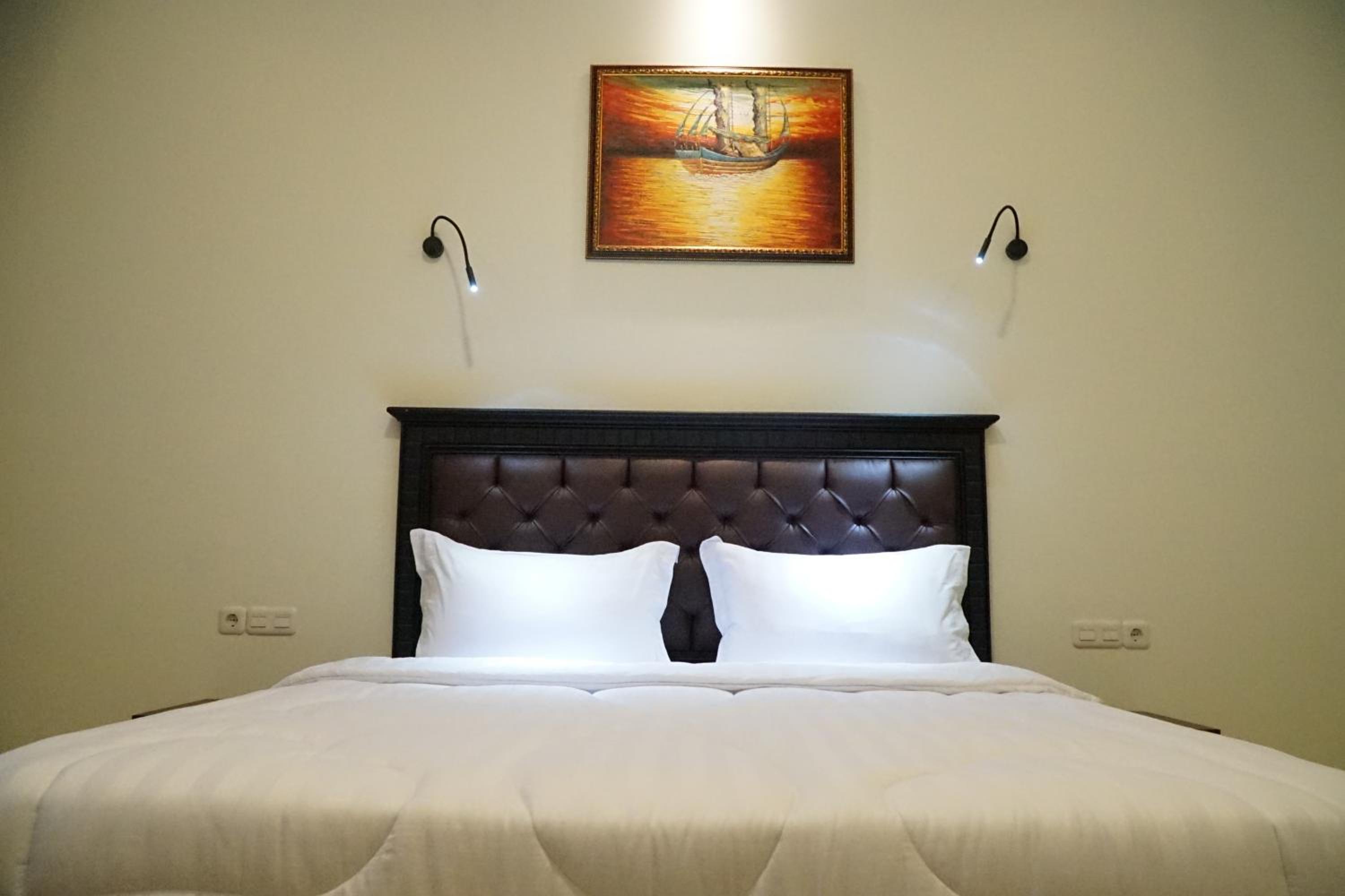 Deluxe Double Room - Photo 14