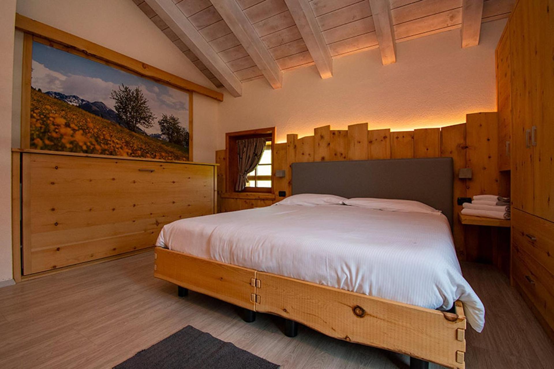 Two-Bedroom Deluxe Apartment with Garden View