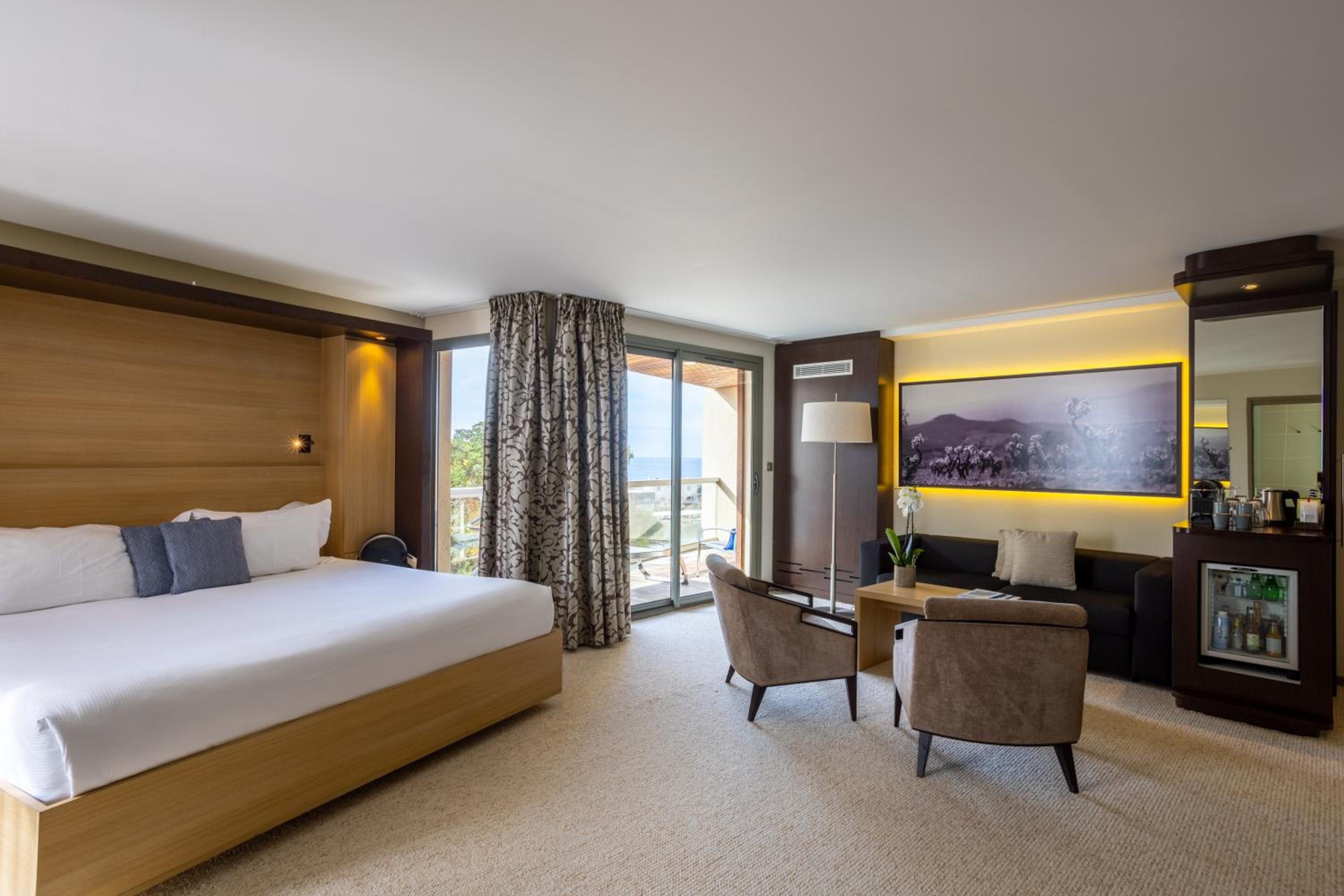 Junior Suite with Partial Sea View - Photo 1