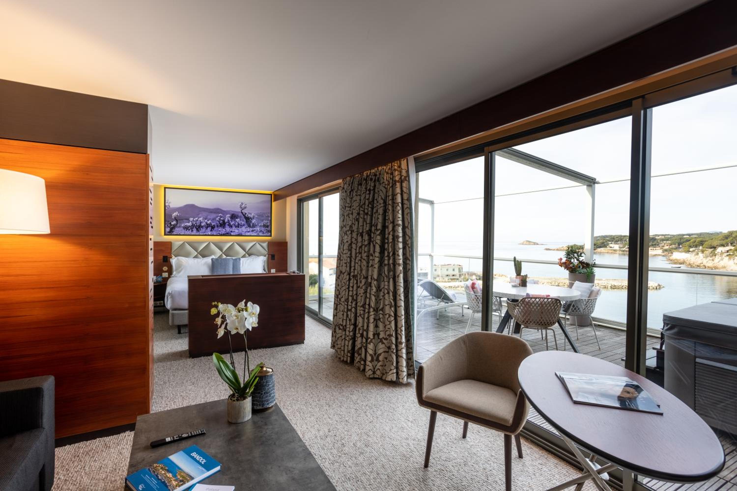 Deluxe Suite - Photo 1