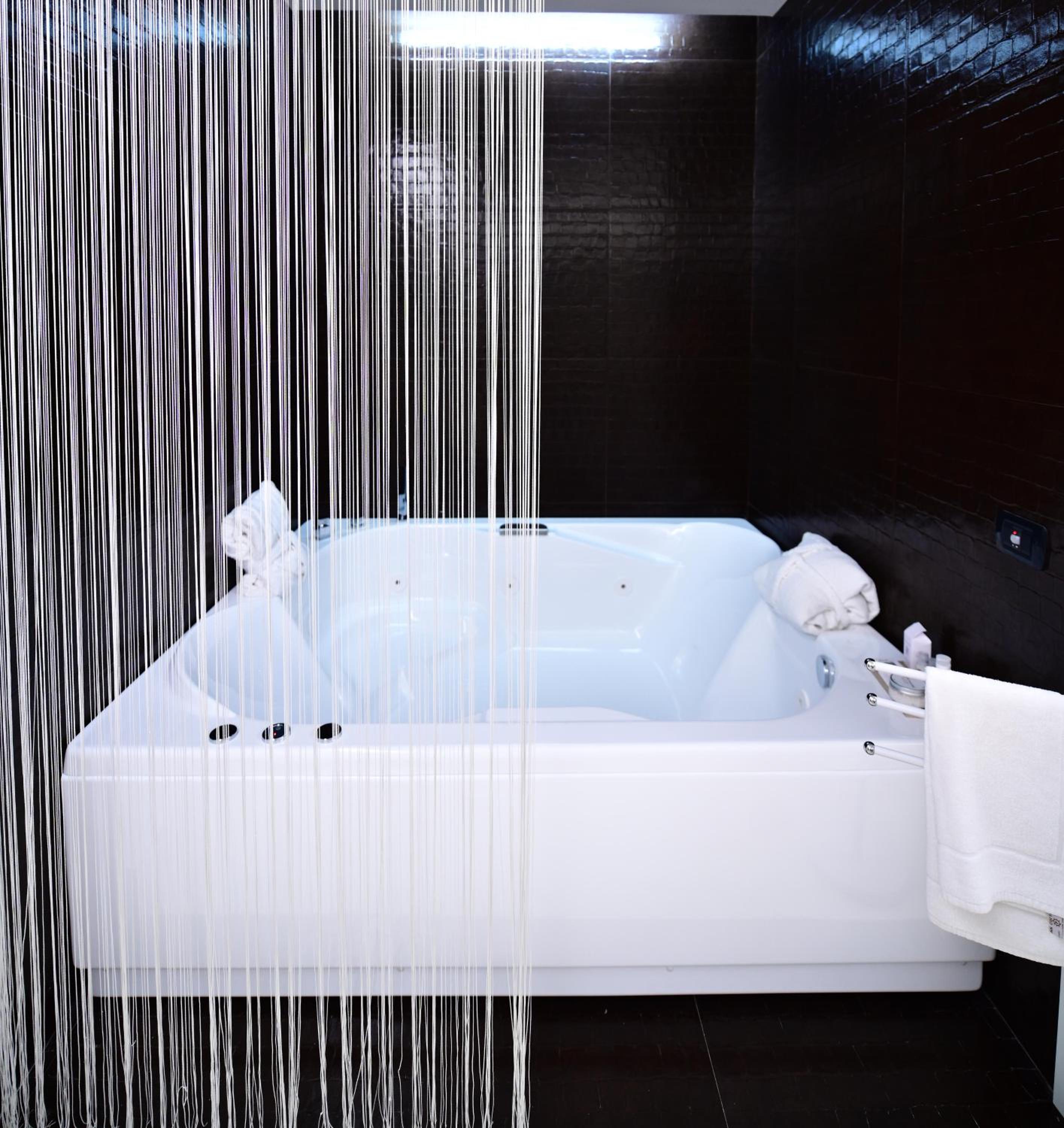 Suite with Hot Tub photo 3