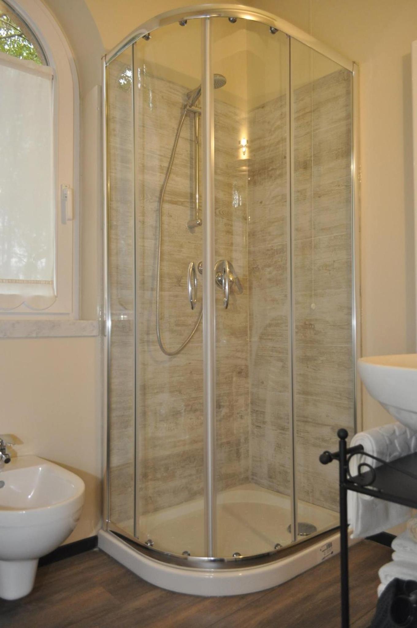 Double or Twin Room - Photo 8