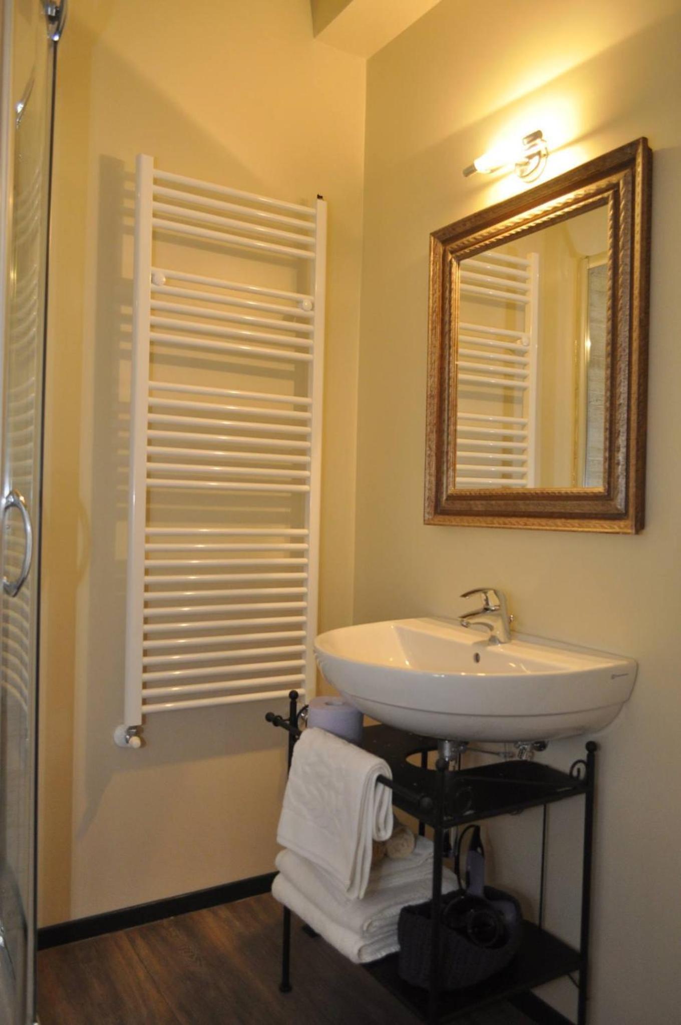Double or Twin Room - Photo 7