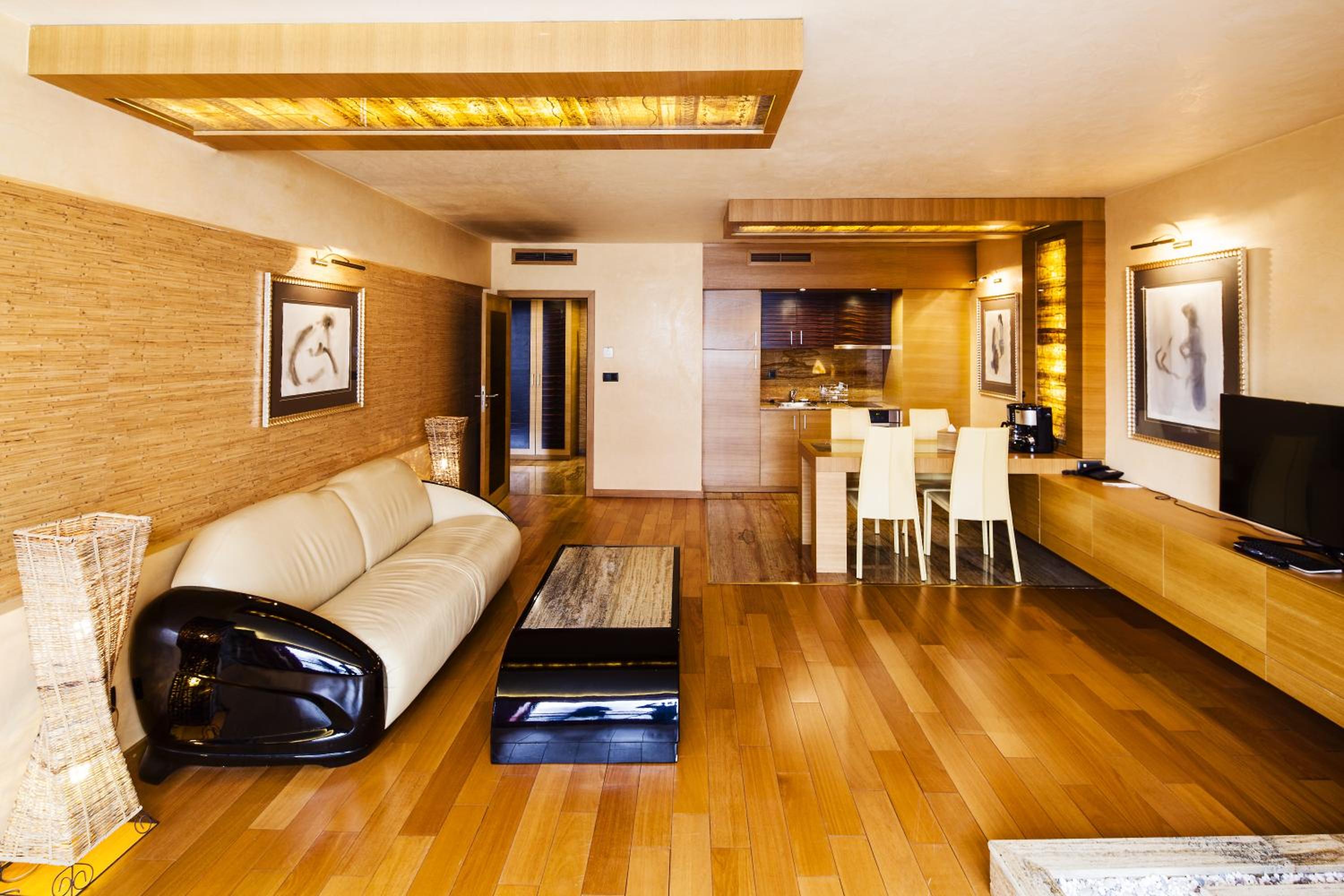One-Bedroom Apartment - Photo 1