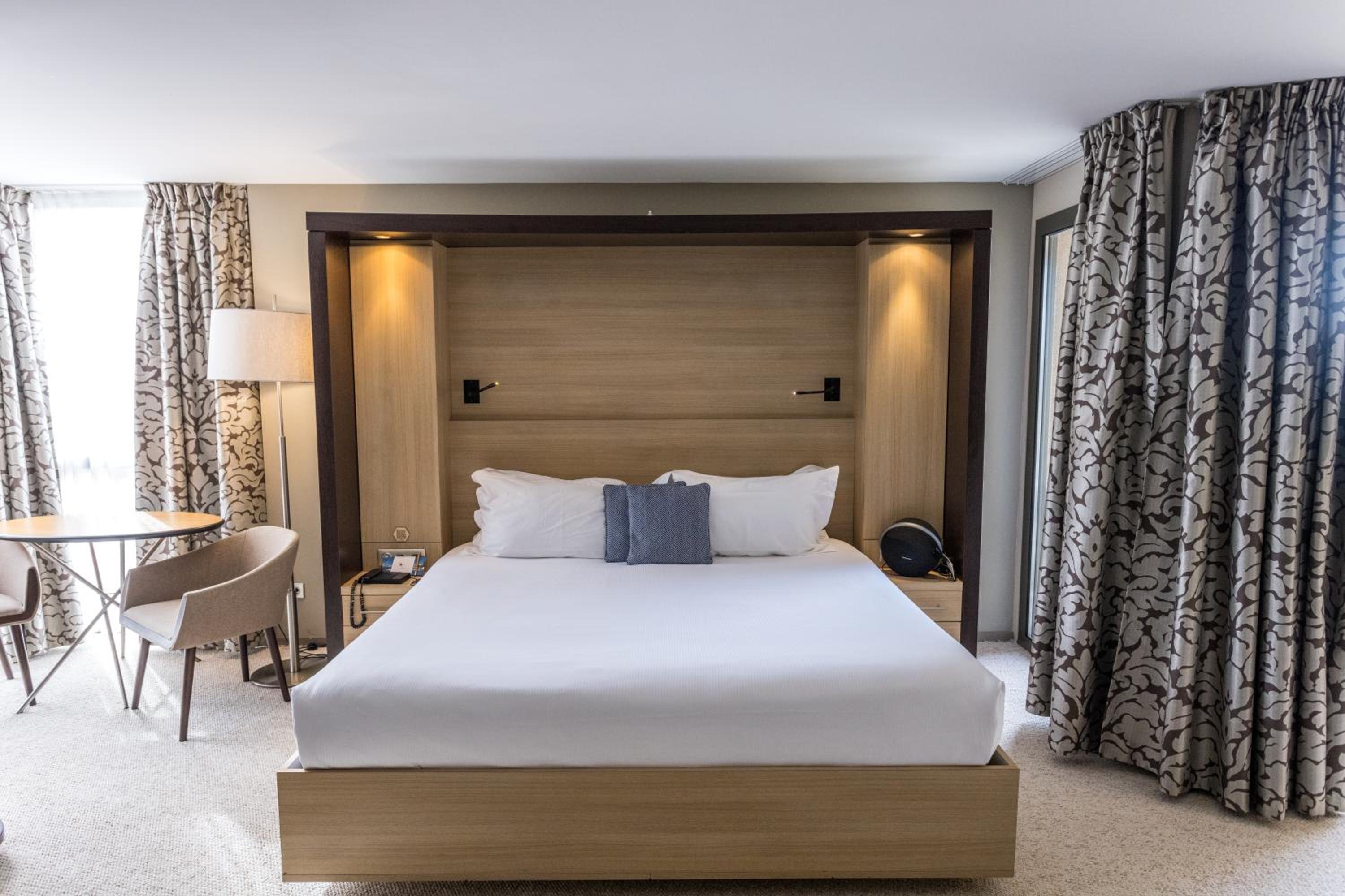 Junior Suite with Partial Sea View - Photo 2