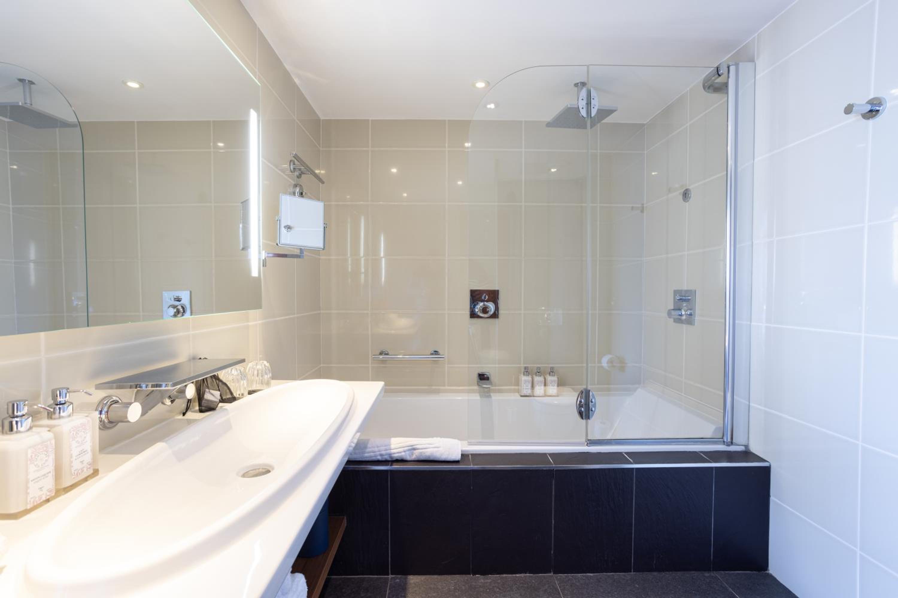 Deluxe Suite - Photo 4