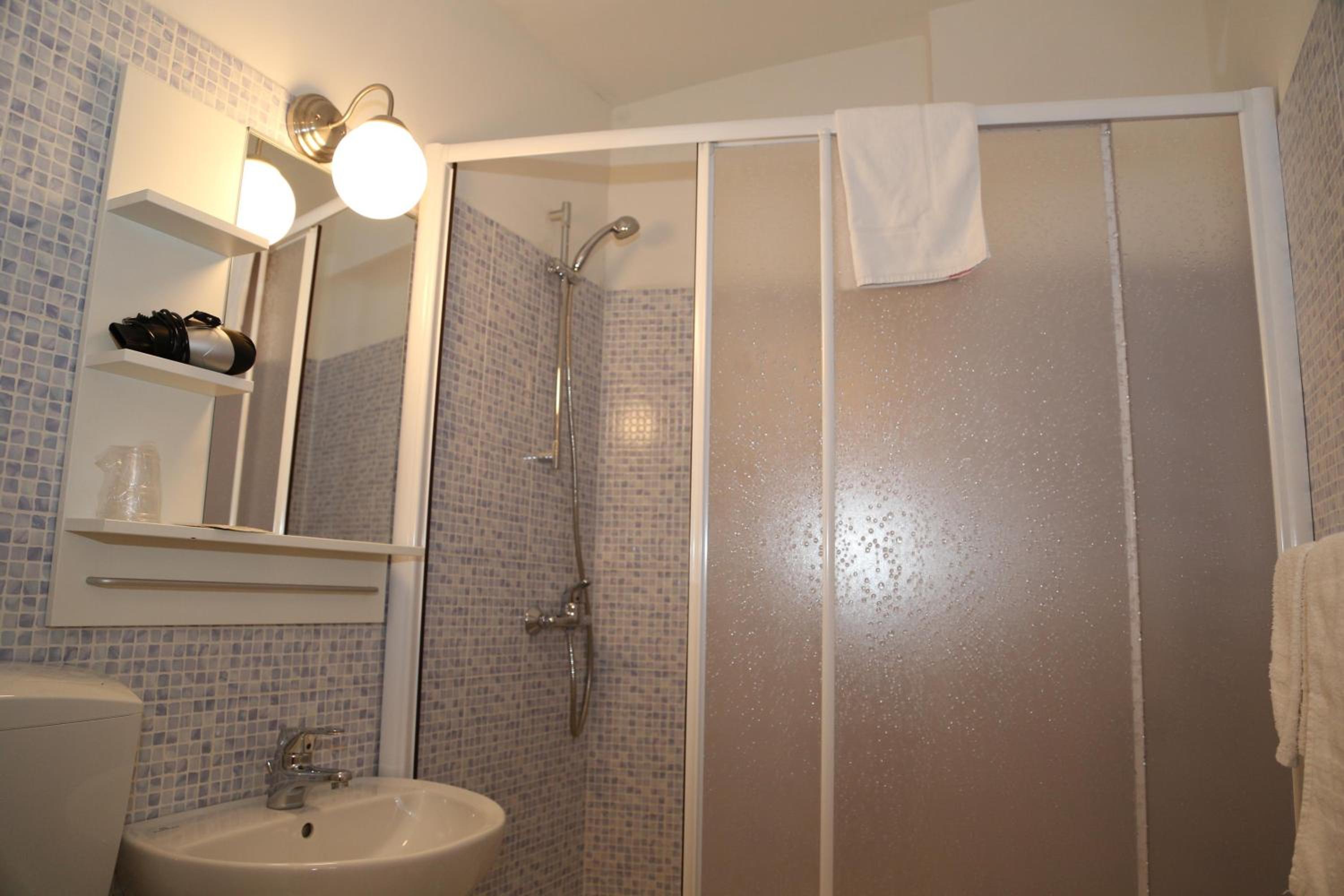 Double or Twin Room - Attic photo 2