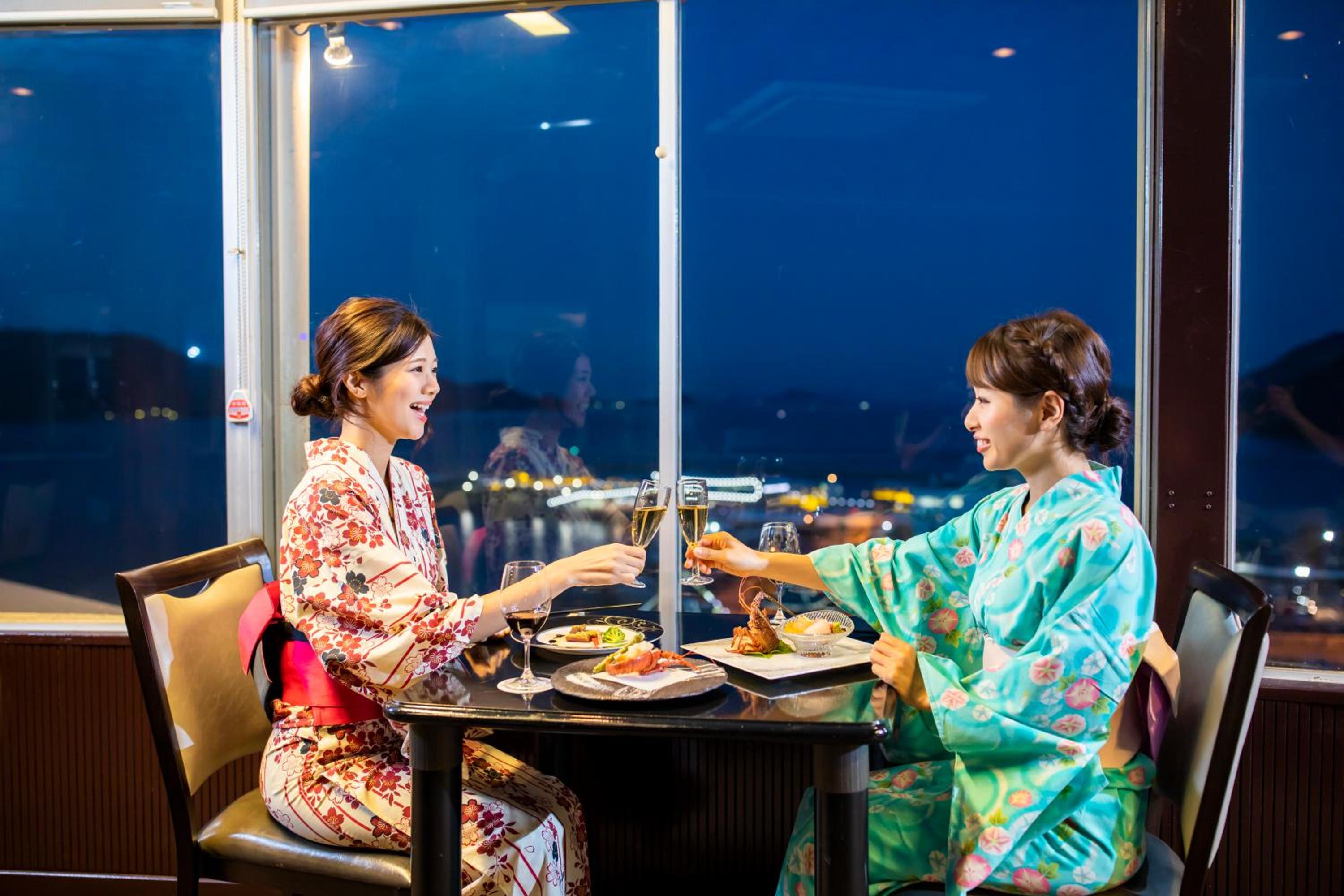 Universal Suite with Tatami Area with Ocean View - Restaurant Dinner photo 3