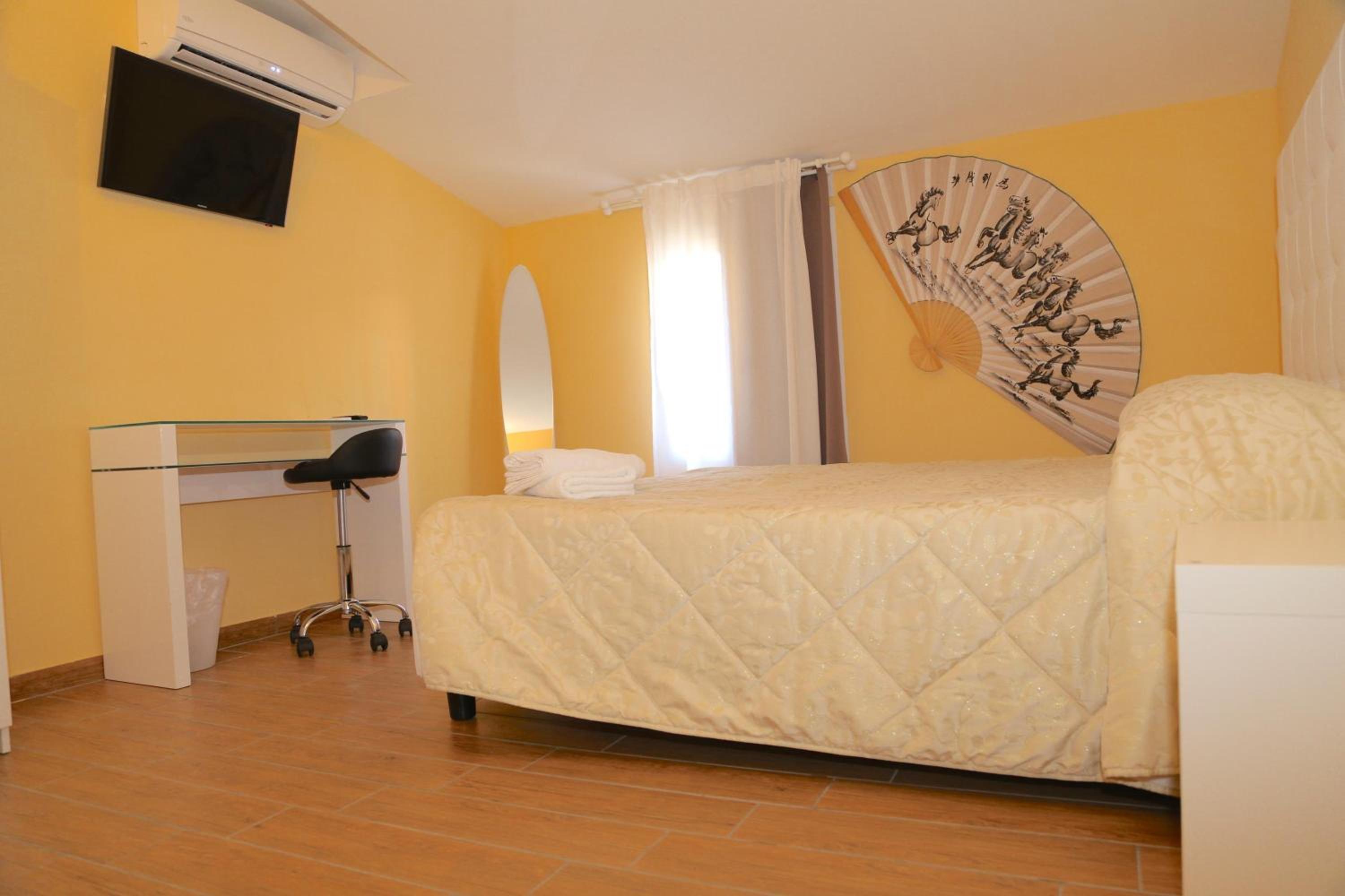 Double or Twin Room - Attic photo 3