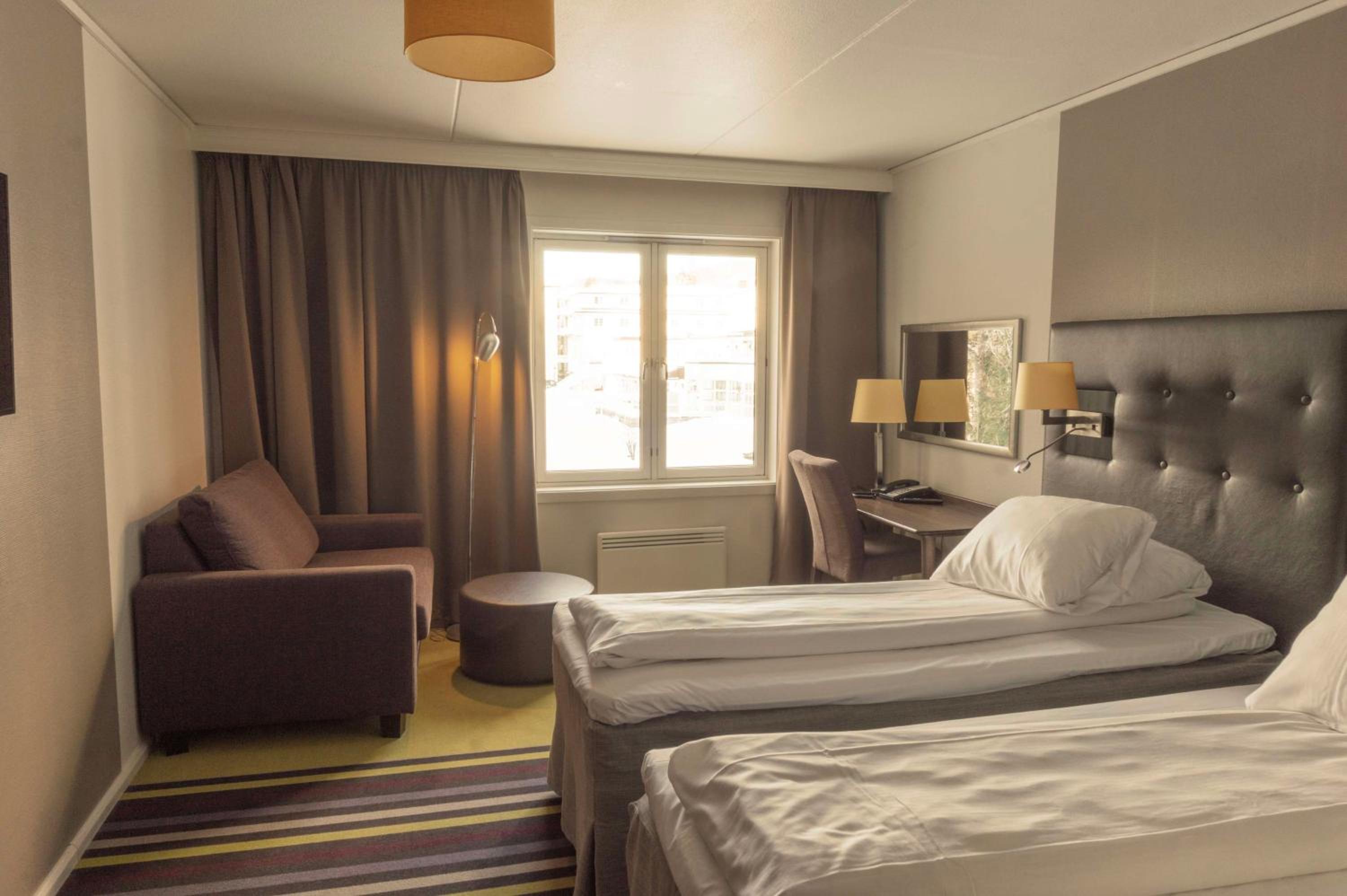 Standard Twin Room - Photo 2