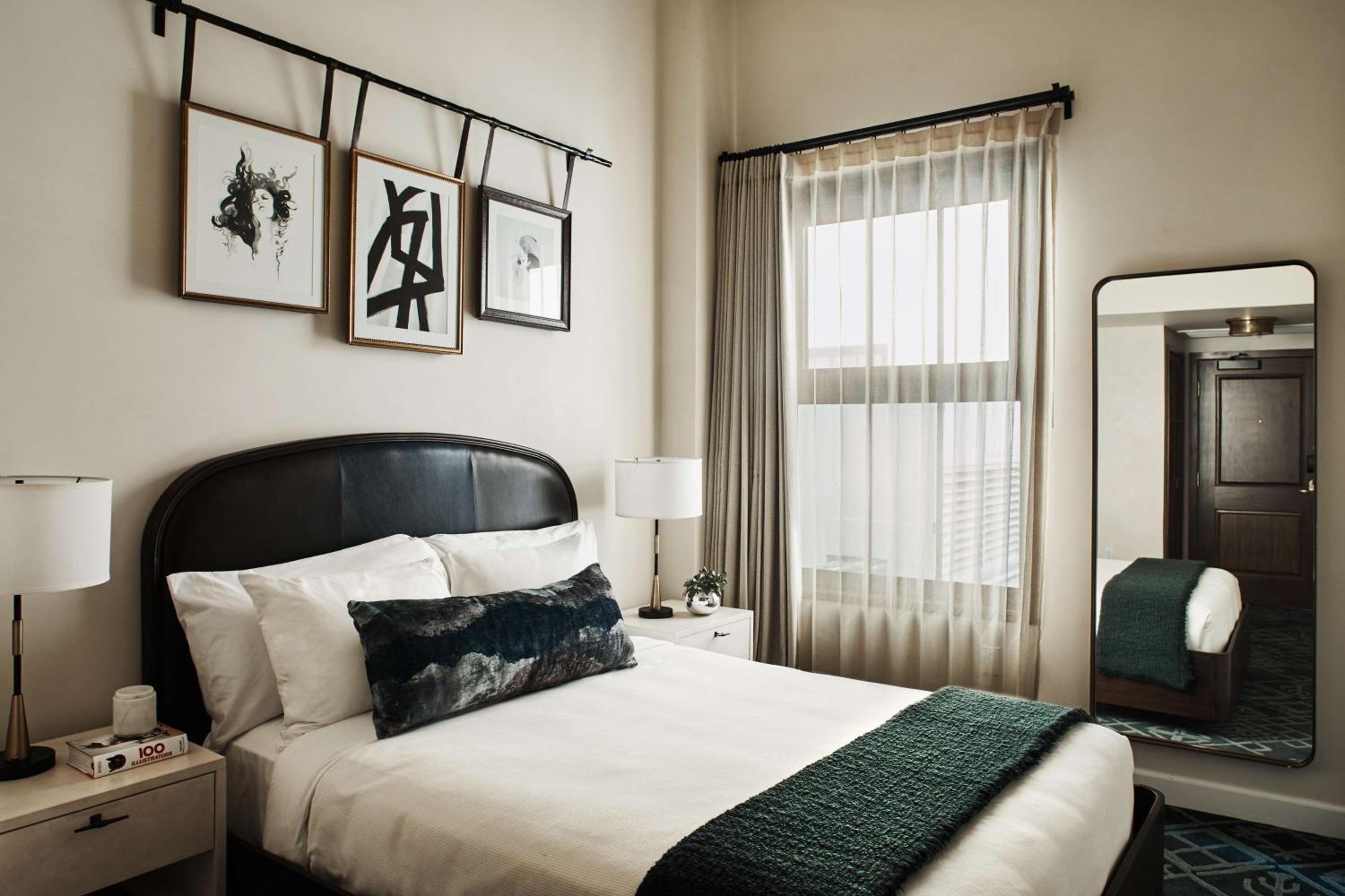 Queen Room with Accessible Tub - Disability Access