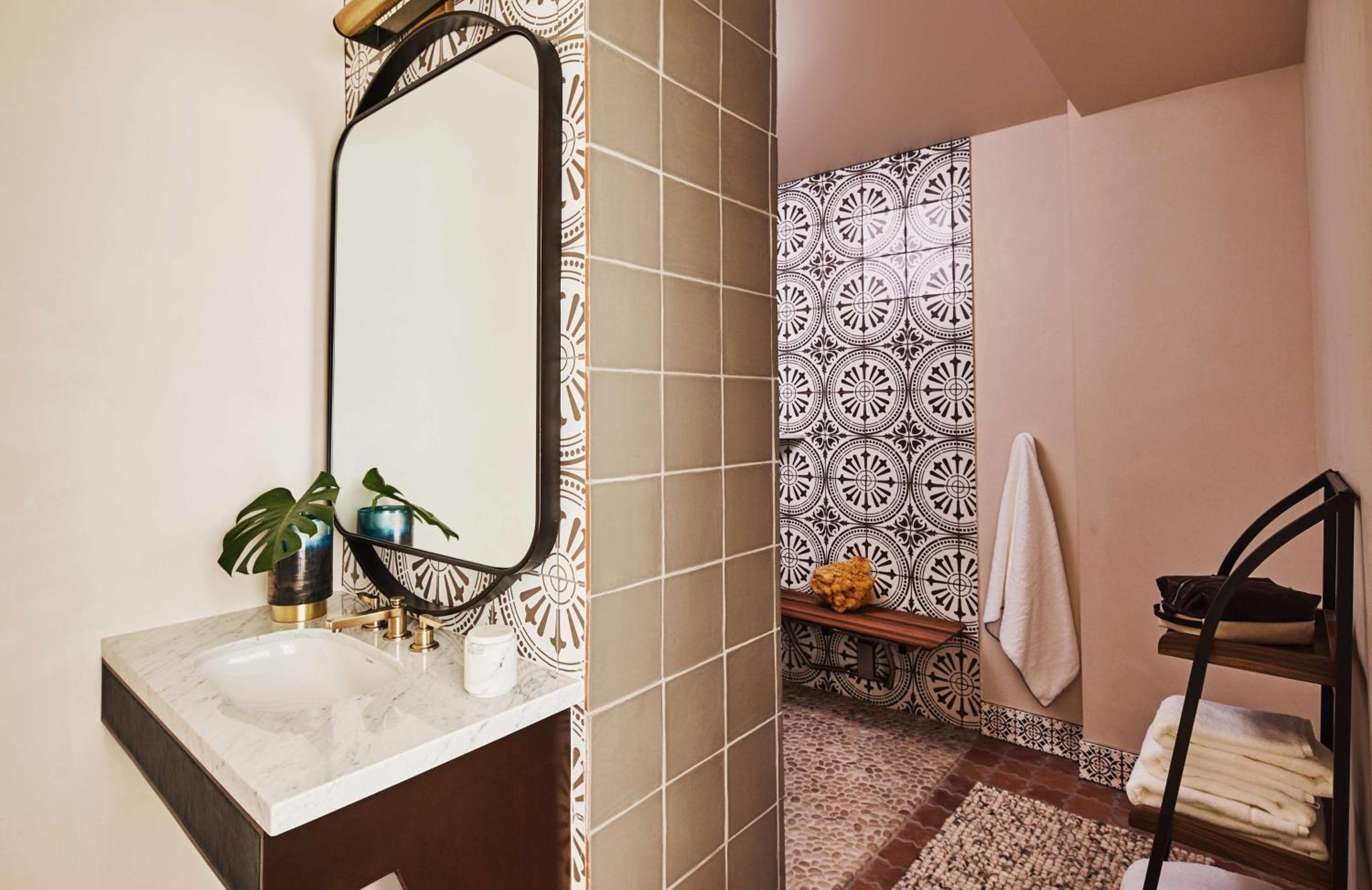 King Room with Roll-In Shower - Disability Access