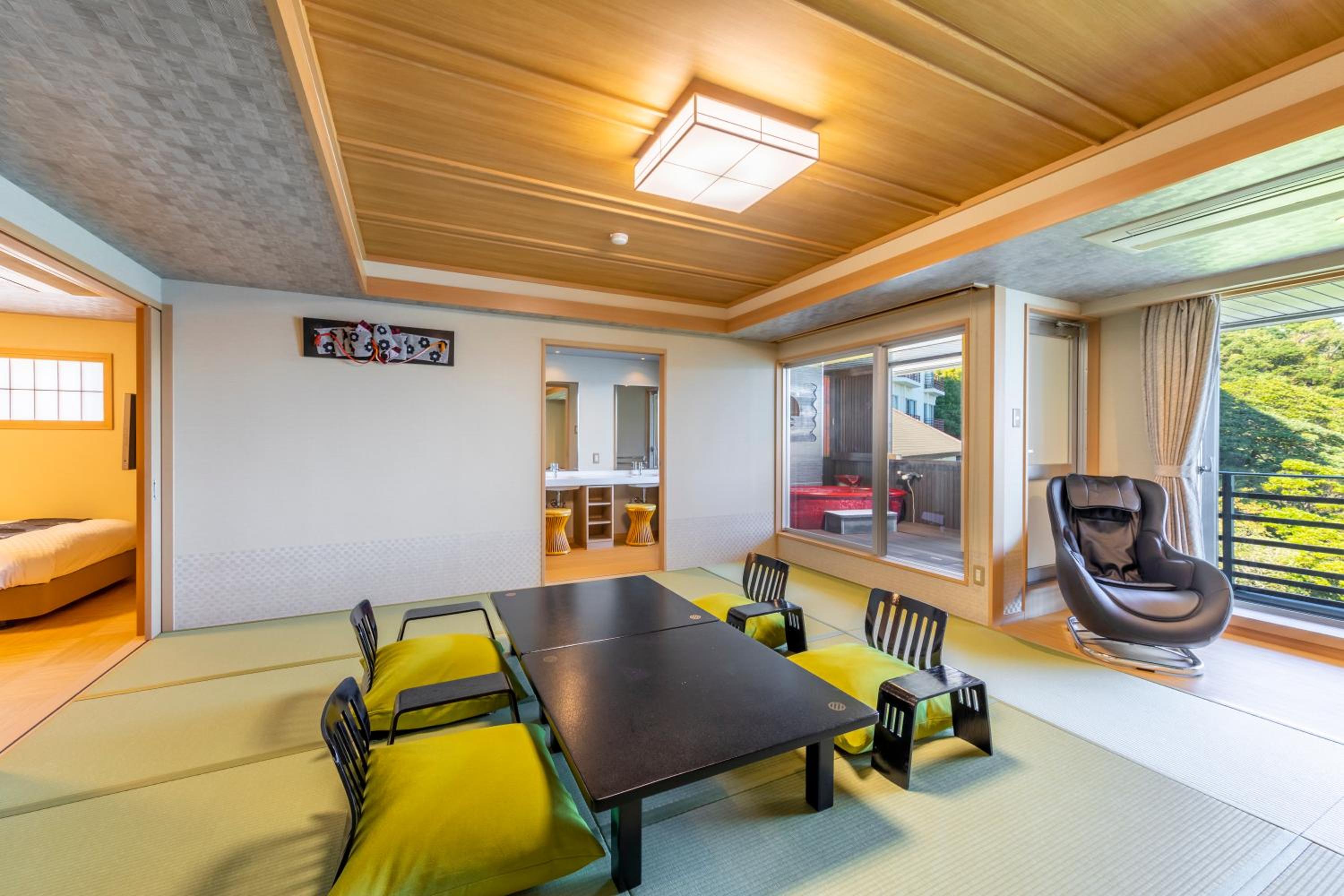 Deluxe Room with Tatami Area with Open-air bath with Ocean View South Wing -  Restaurant Dinner photo 2