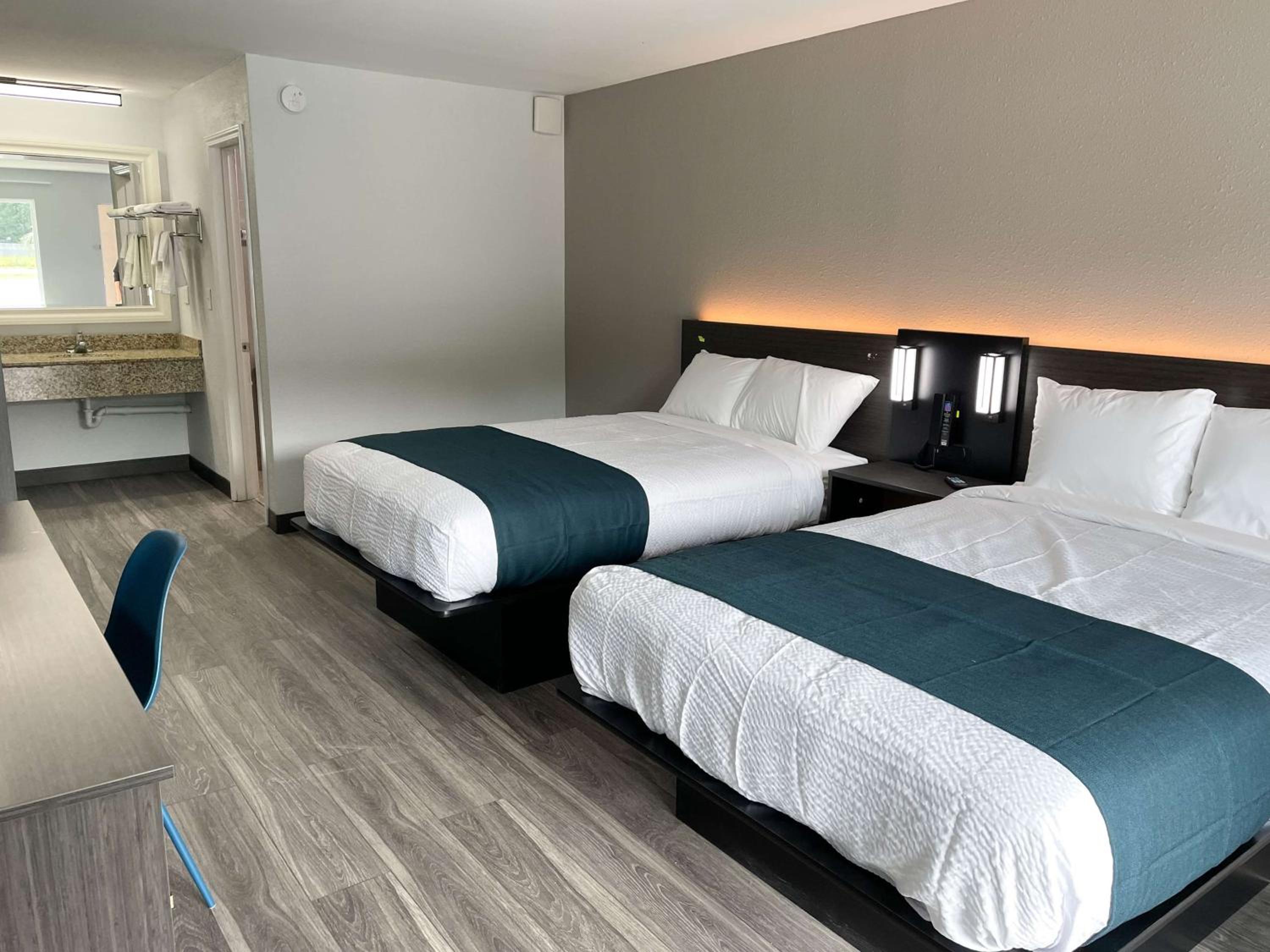 Deluxe Quadruple Room - Non-Smoking