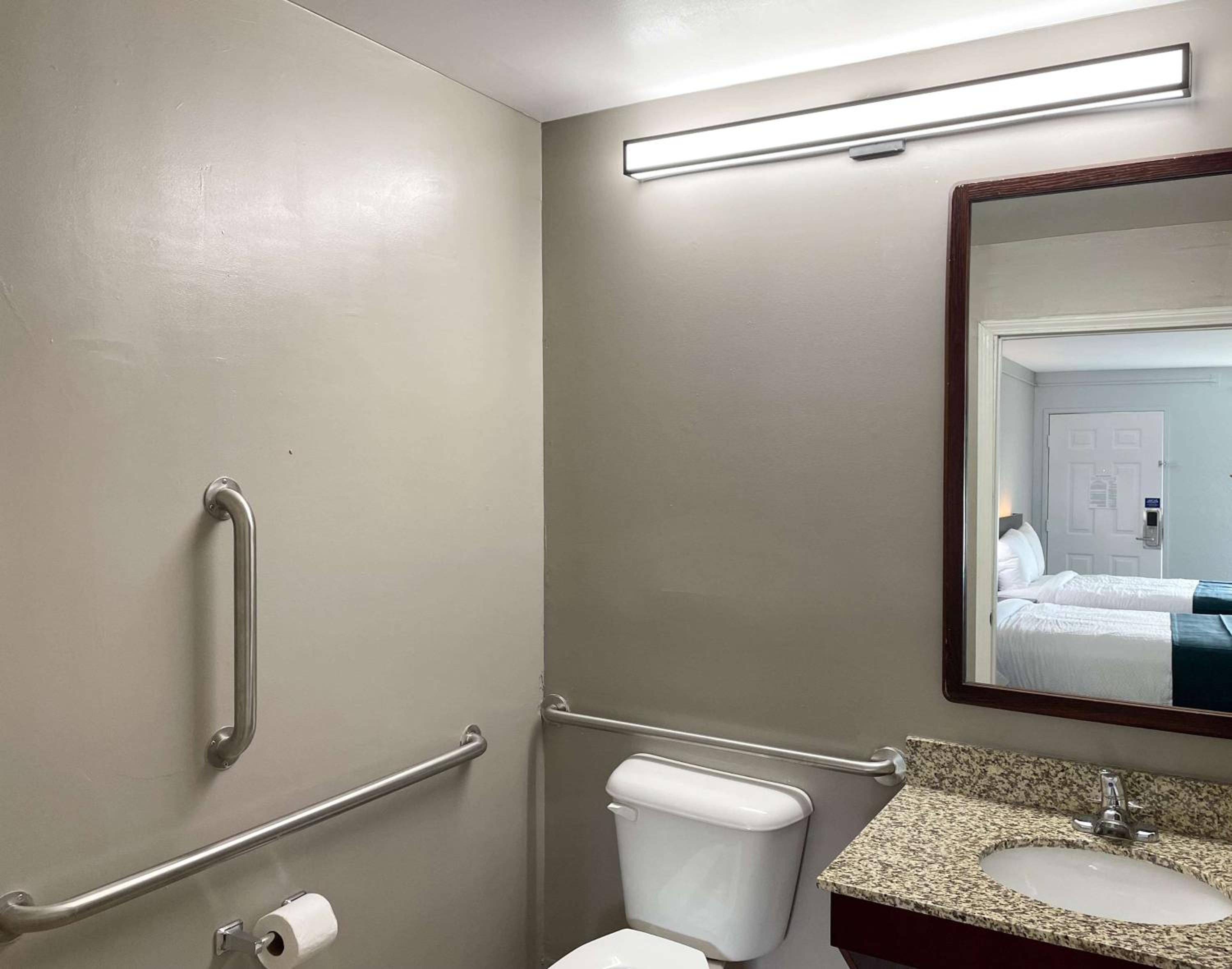 Quadruple Room - Disability Access - Roll in Shower