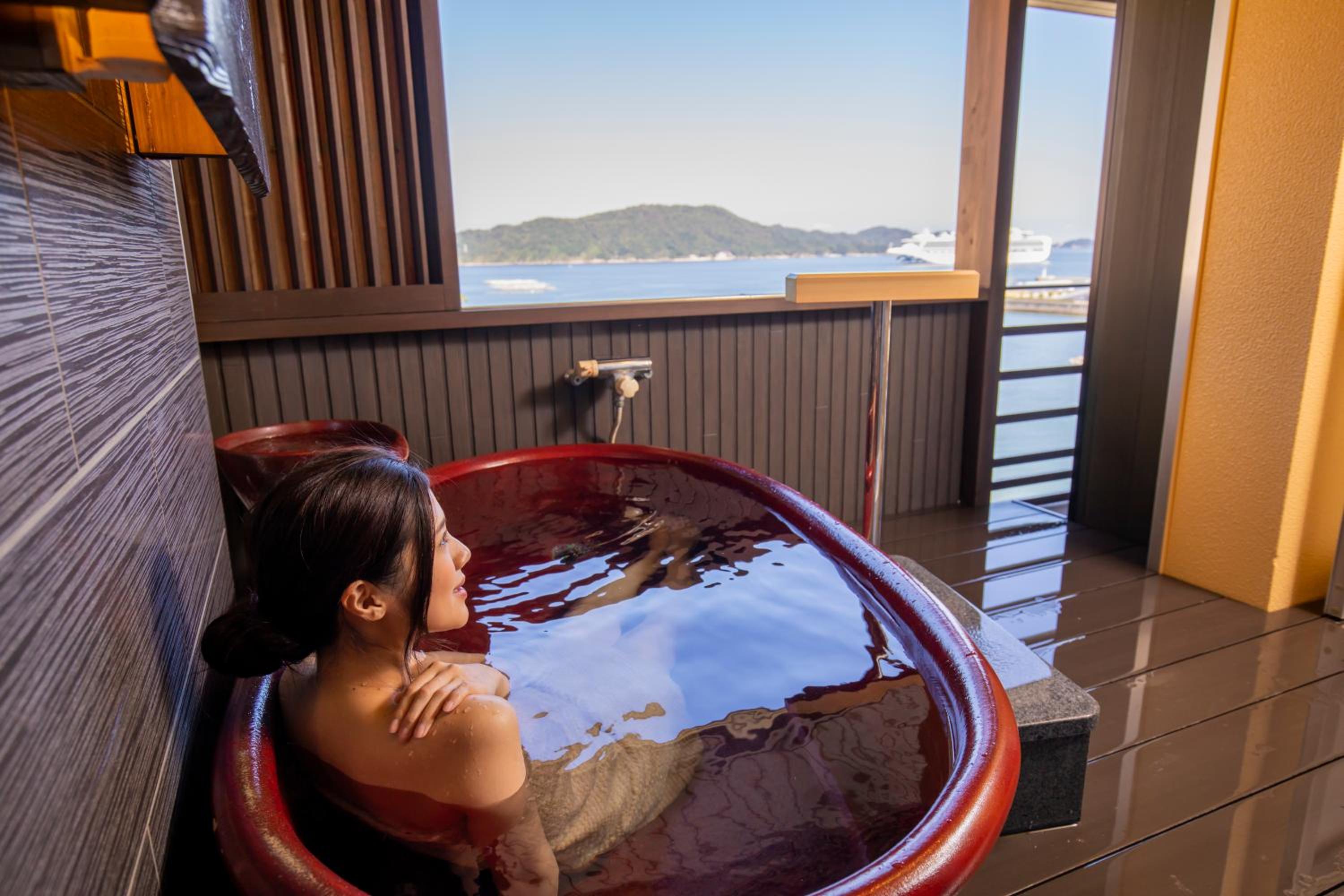Deluxe Room with Tatami Area with Open-air bath with Ocean View South Wing -  Restaurant Dinner photo 3