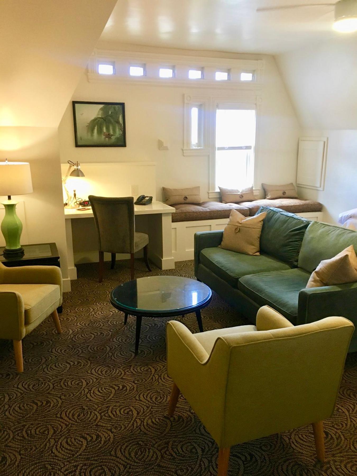 Deluxe Queen Room - Photo 3