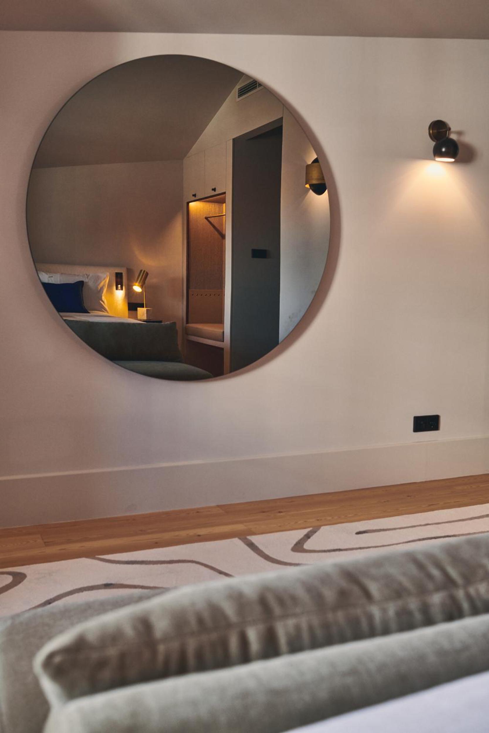 Superior Suite - Photo 10