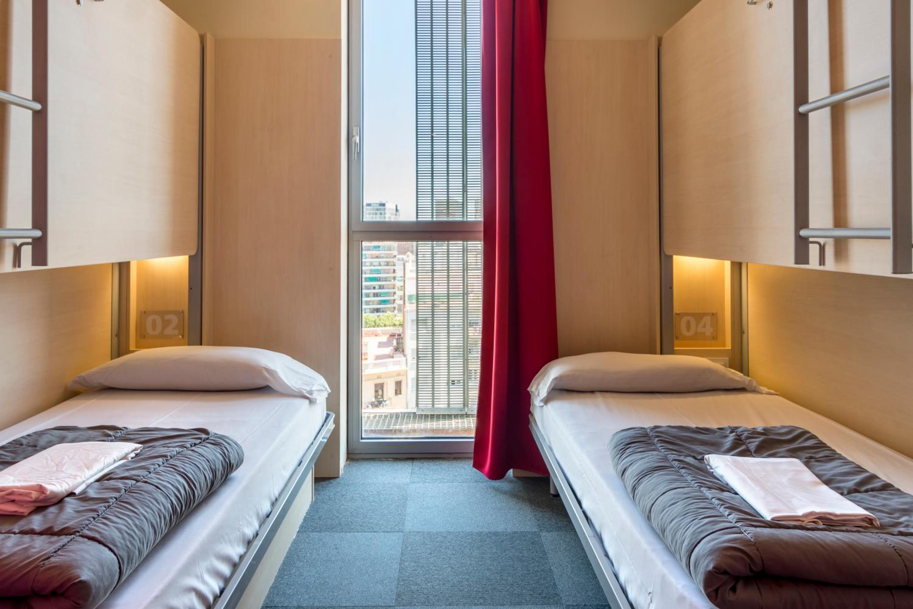 Twin Room with Private Bathroom photo 2