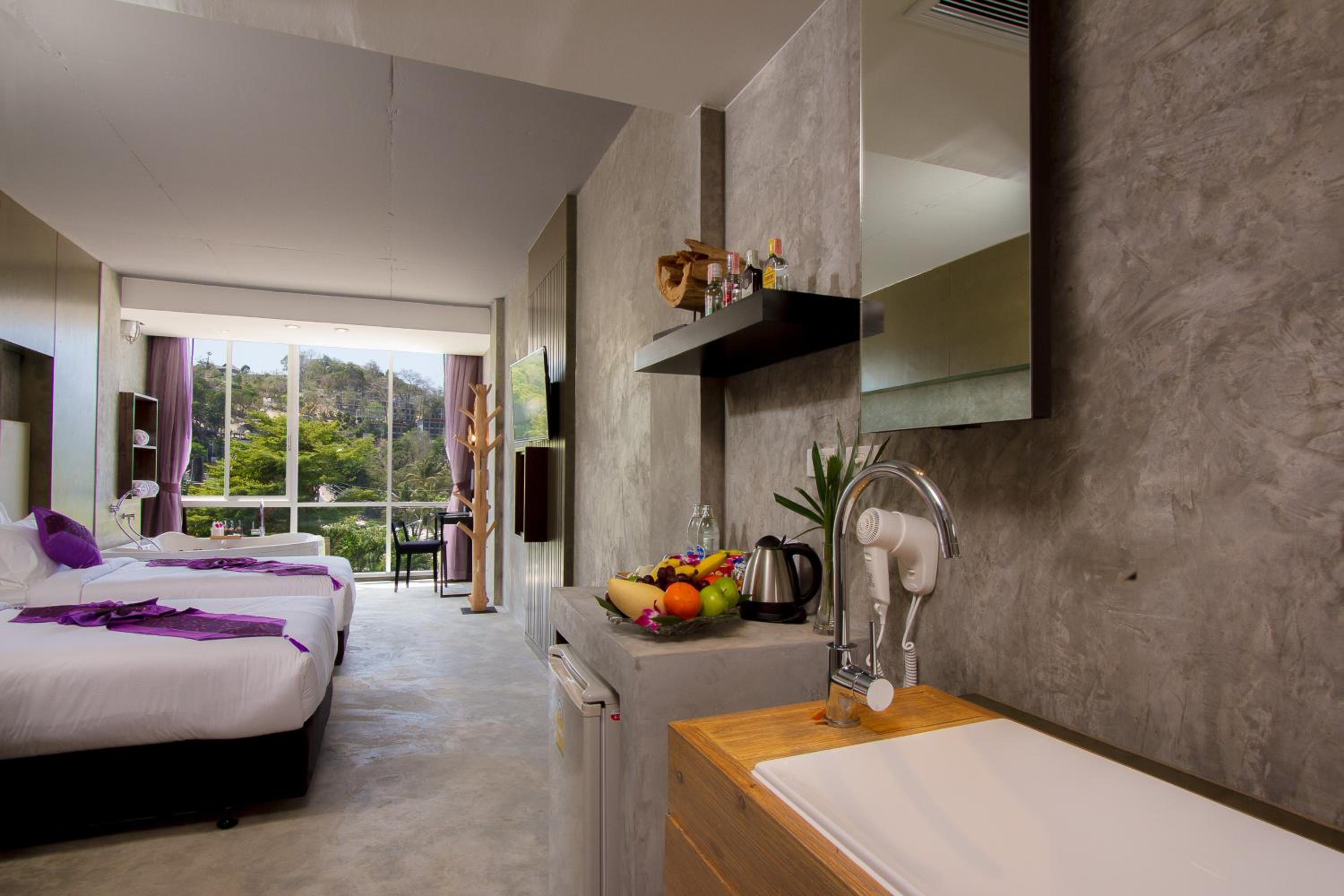 Superior Twin Room with Partial Sea View