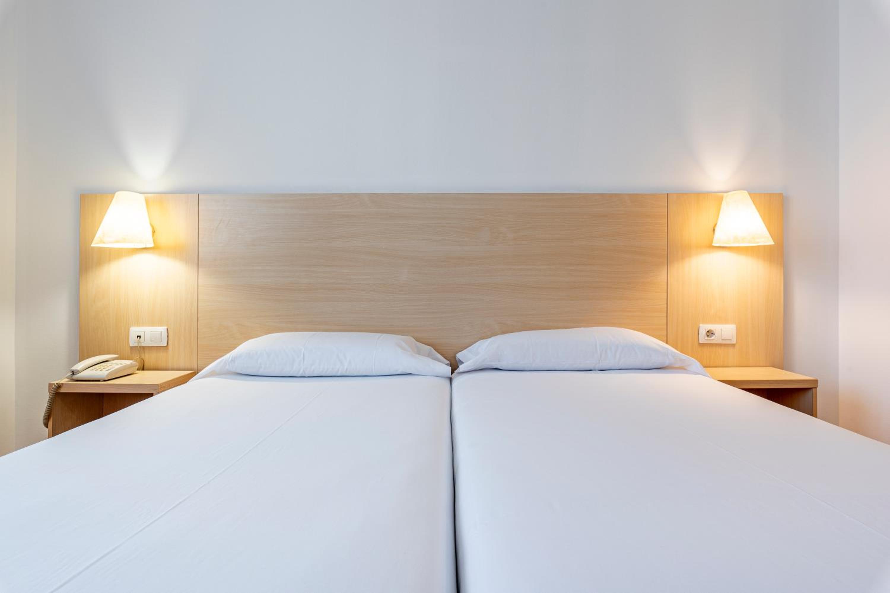 Twin Room - Photo 1