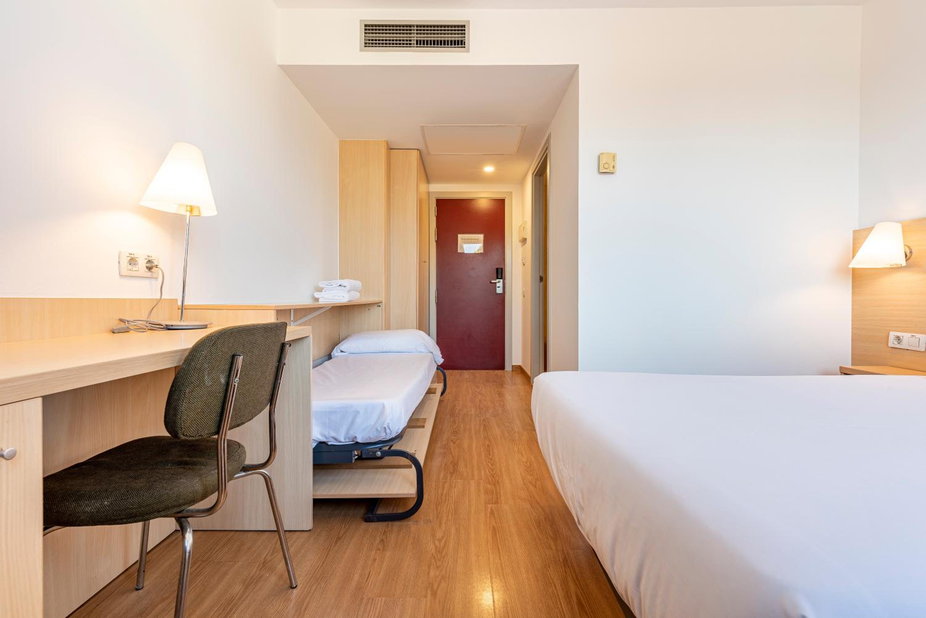 Triple Room - Photo 9
