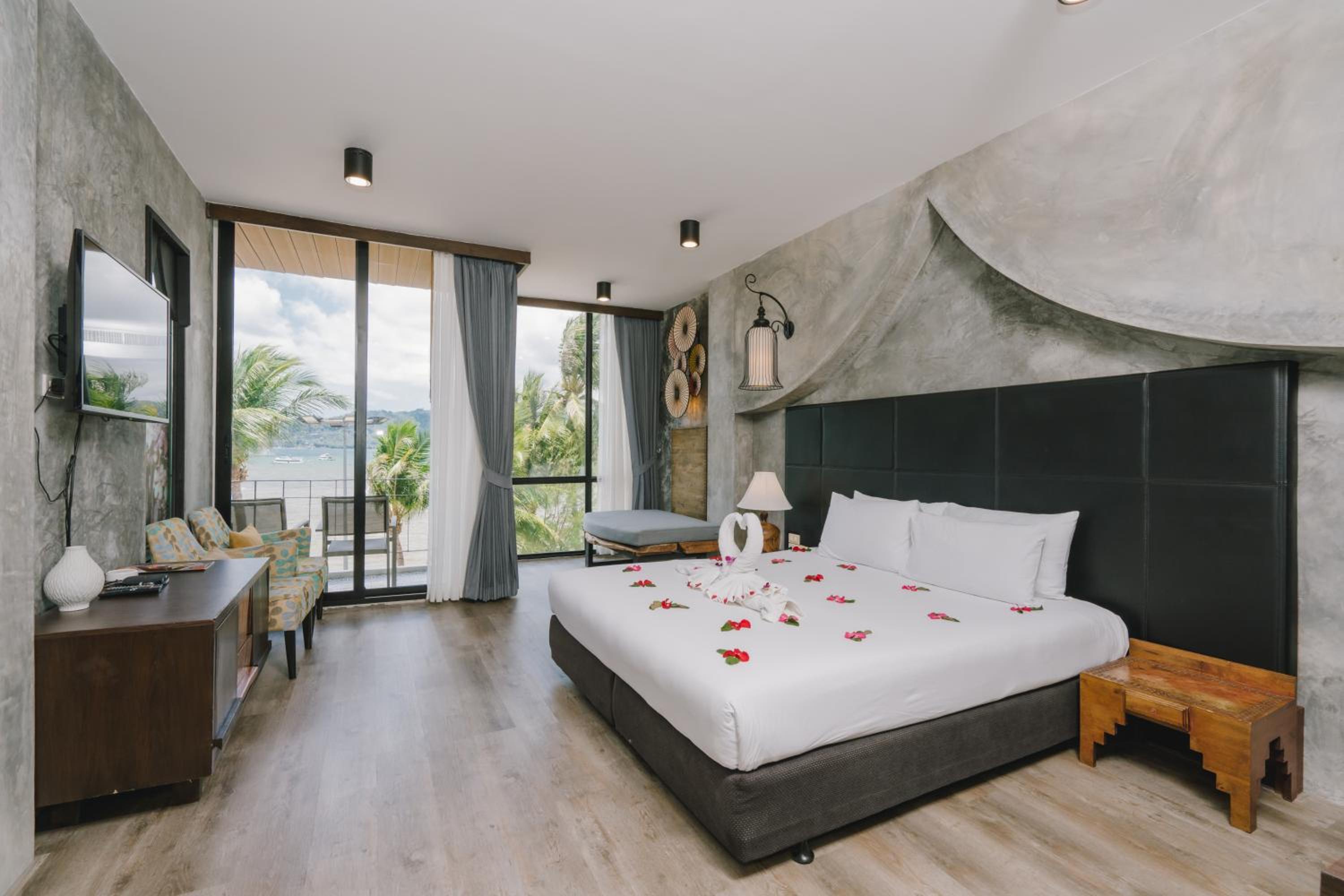 Deluxe Double Studio with Sea View and Spa Bath
