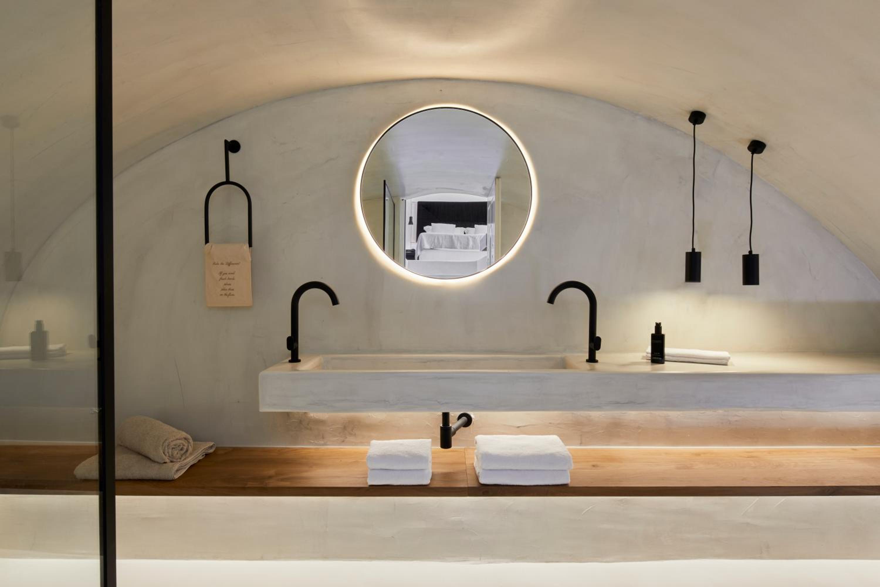 Honeymoon Suite with Outdoor Heated Plunge Pool - Photo 11