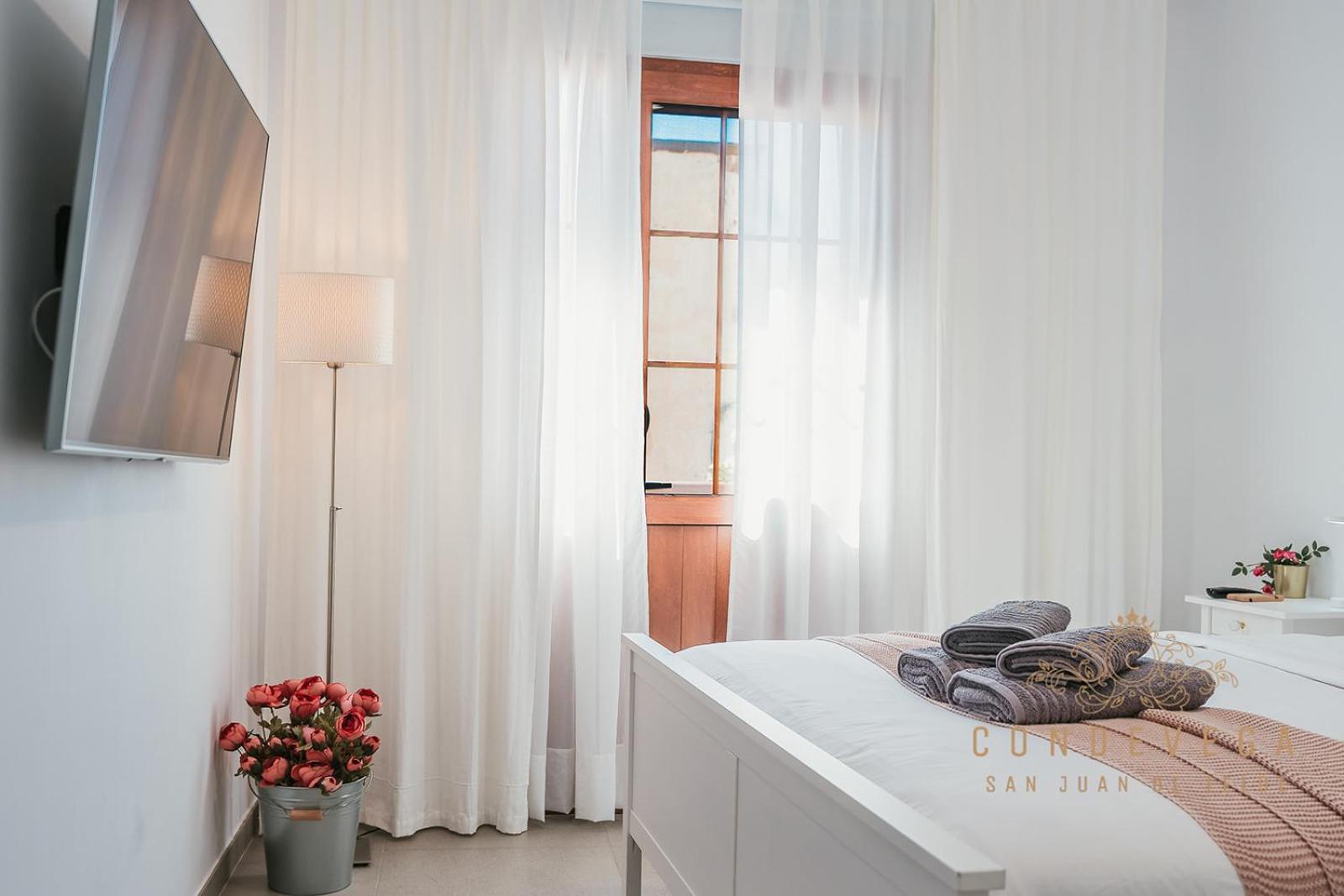 Habitación Doble Deluxe con Balcón y Baño Compartido