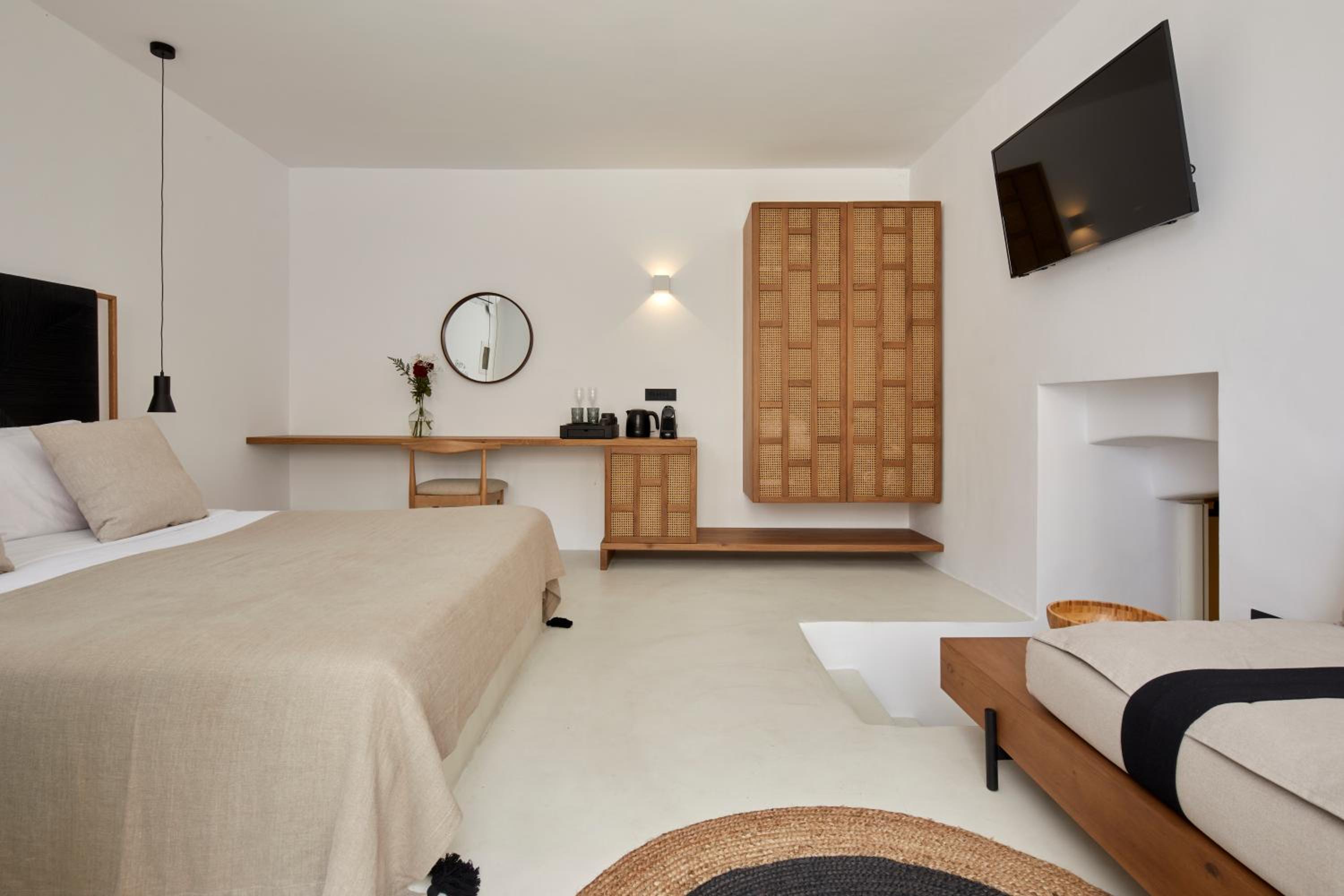 Honeymoon Suite with Outdoor Heated Plunge Pool - Photo 1