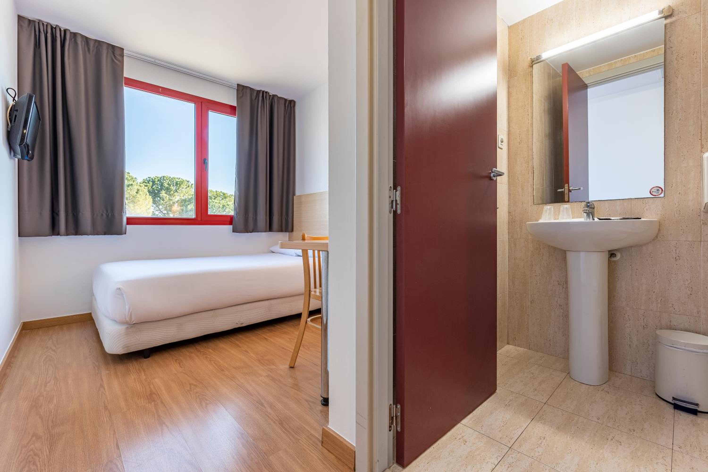 Single Room photo 3