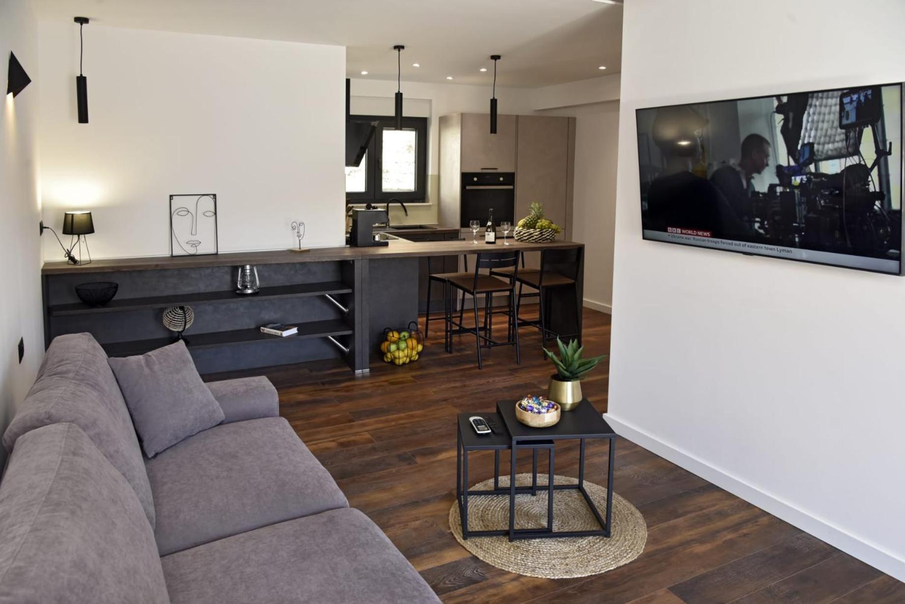 One-Bedroom Apartment