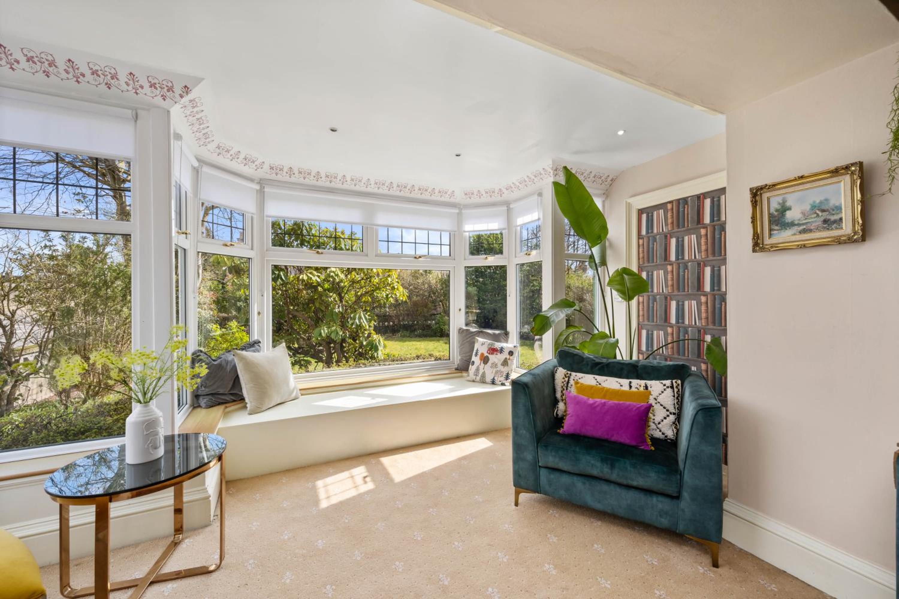 Five-Bedroom House photo 1