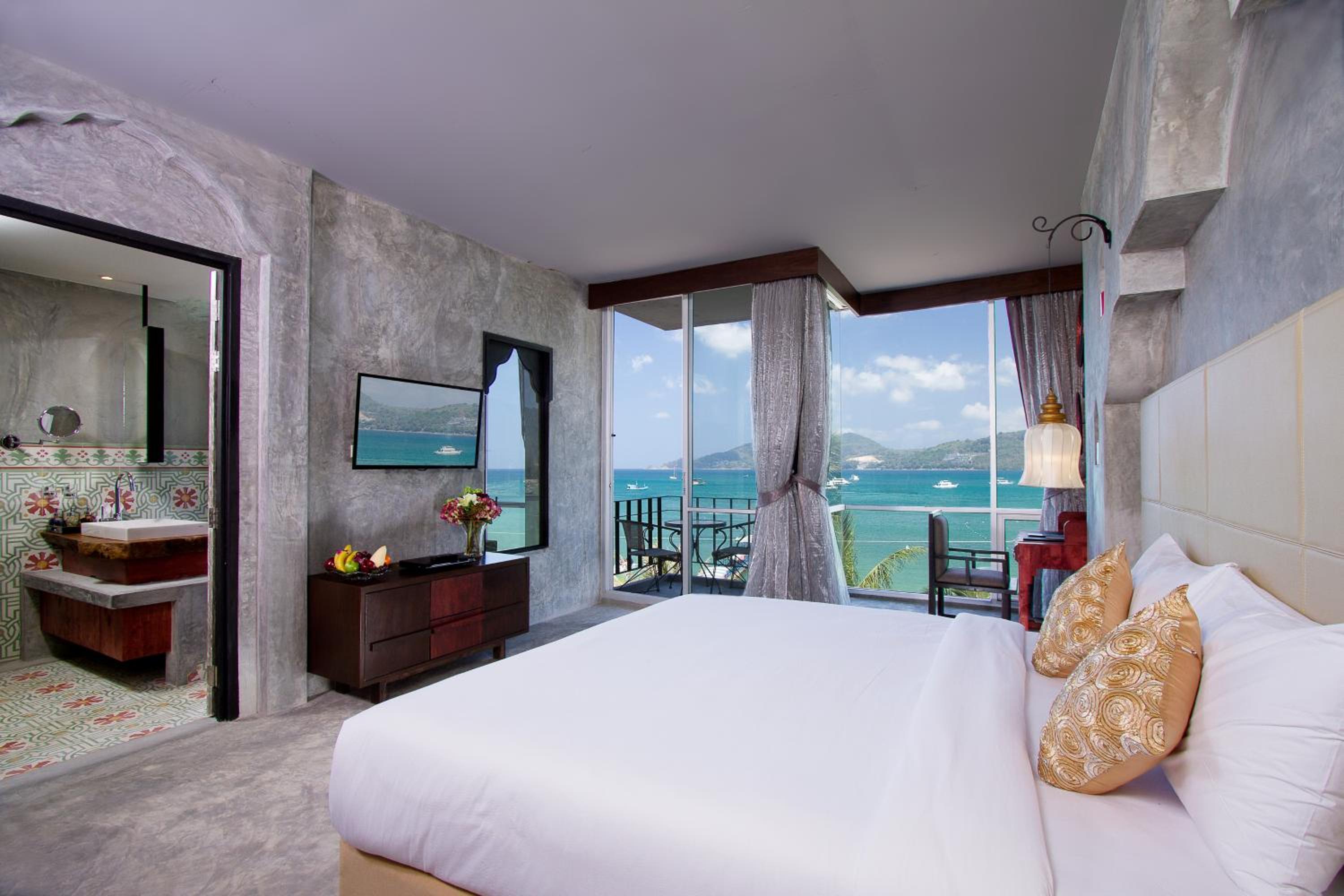 Deluxe Triple Studio with Sea View and Spa Bath
