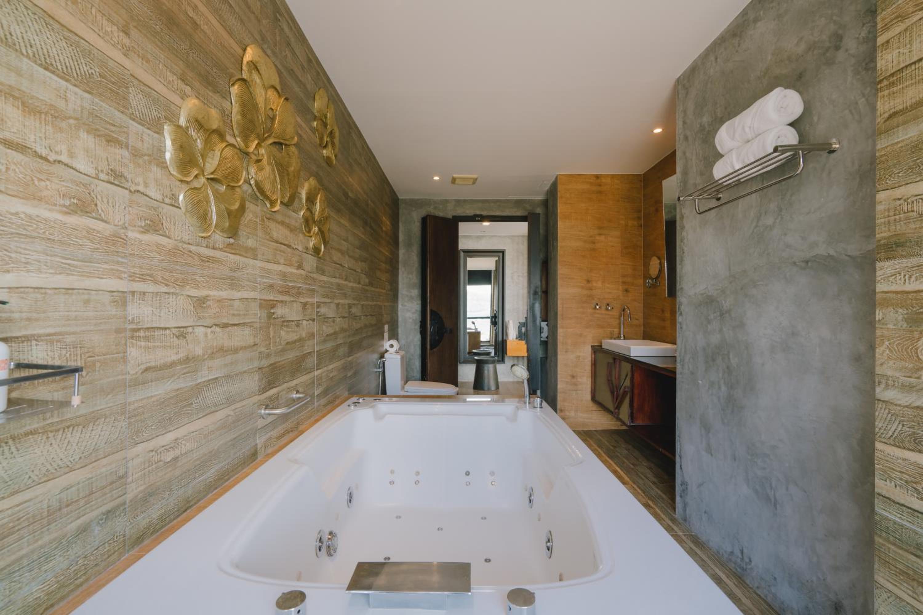 Deluxe Triple Studio with Sea View and Spa Bath photo 3