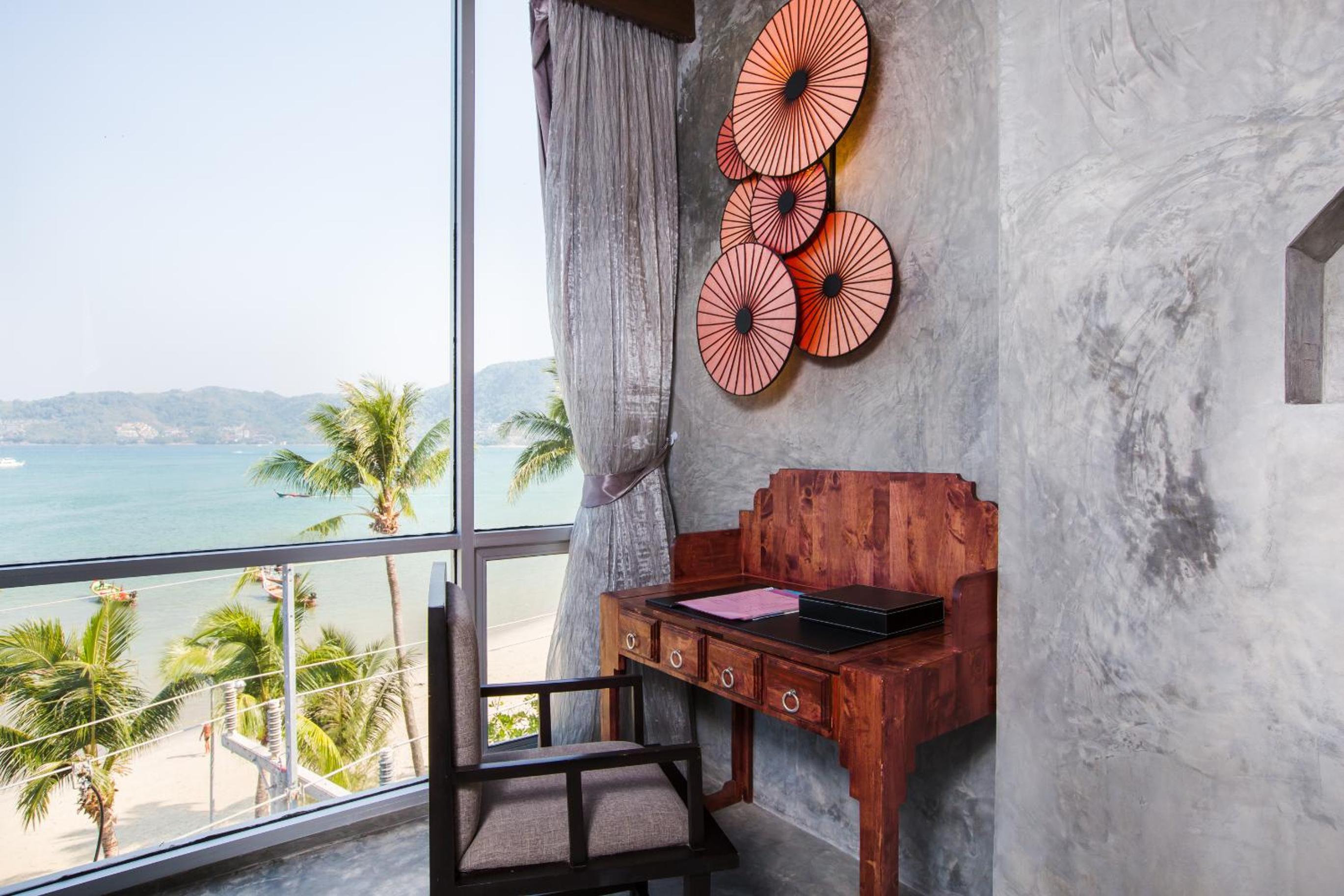 Deluxe Triple Studio with Sea View and Spa Bath photo 2