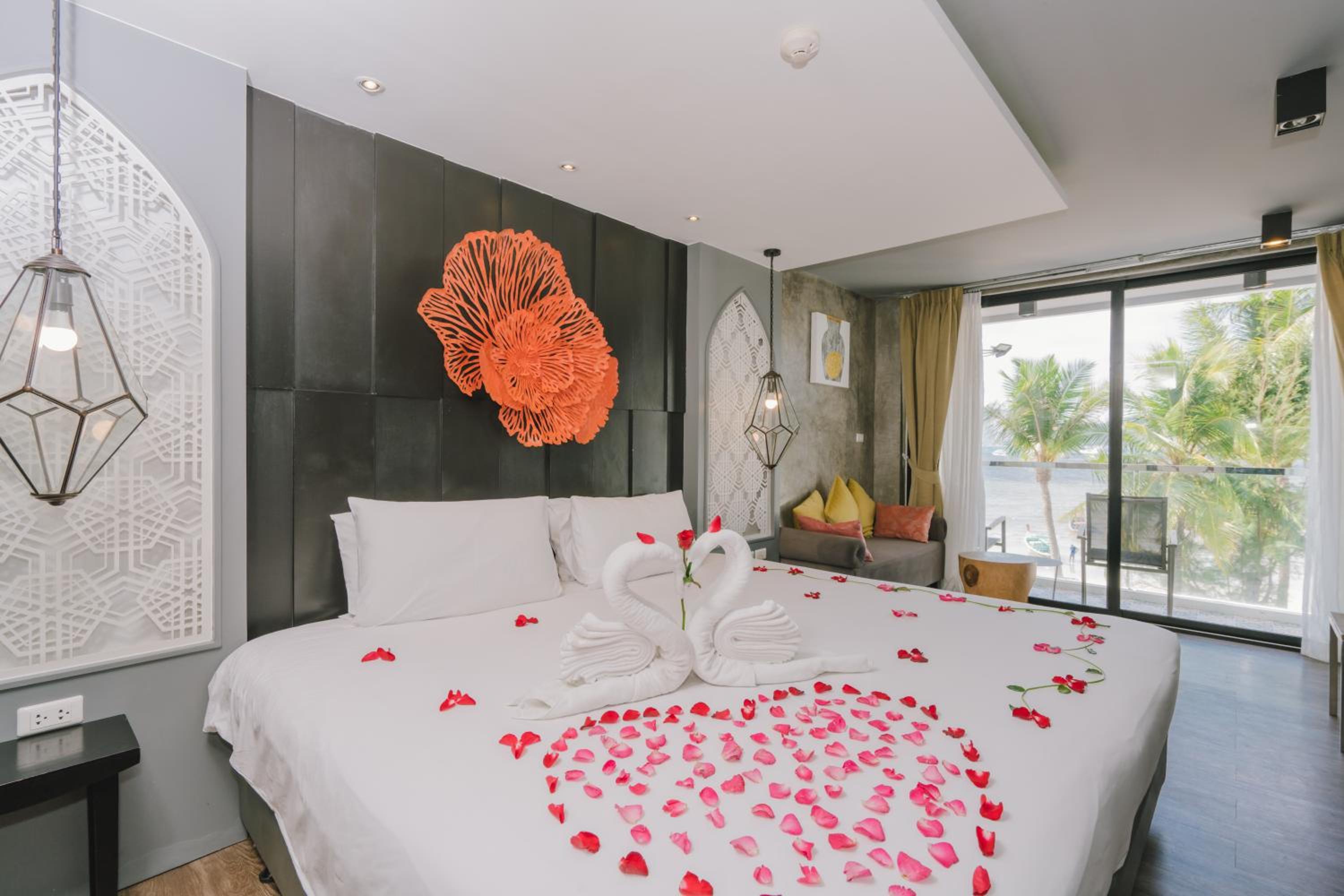 Superior King or Twin Room with Sea View