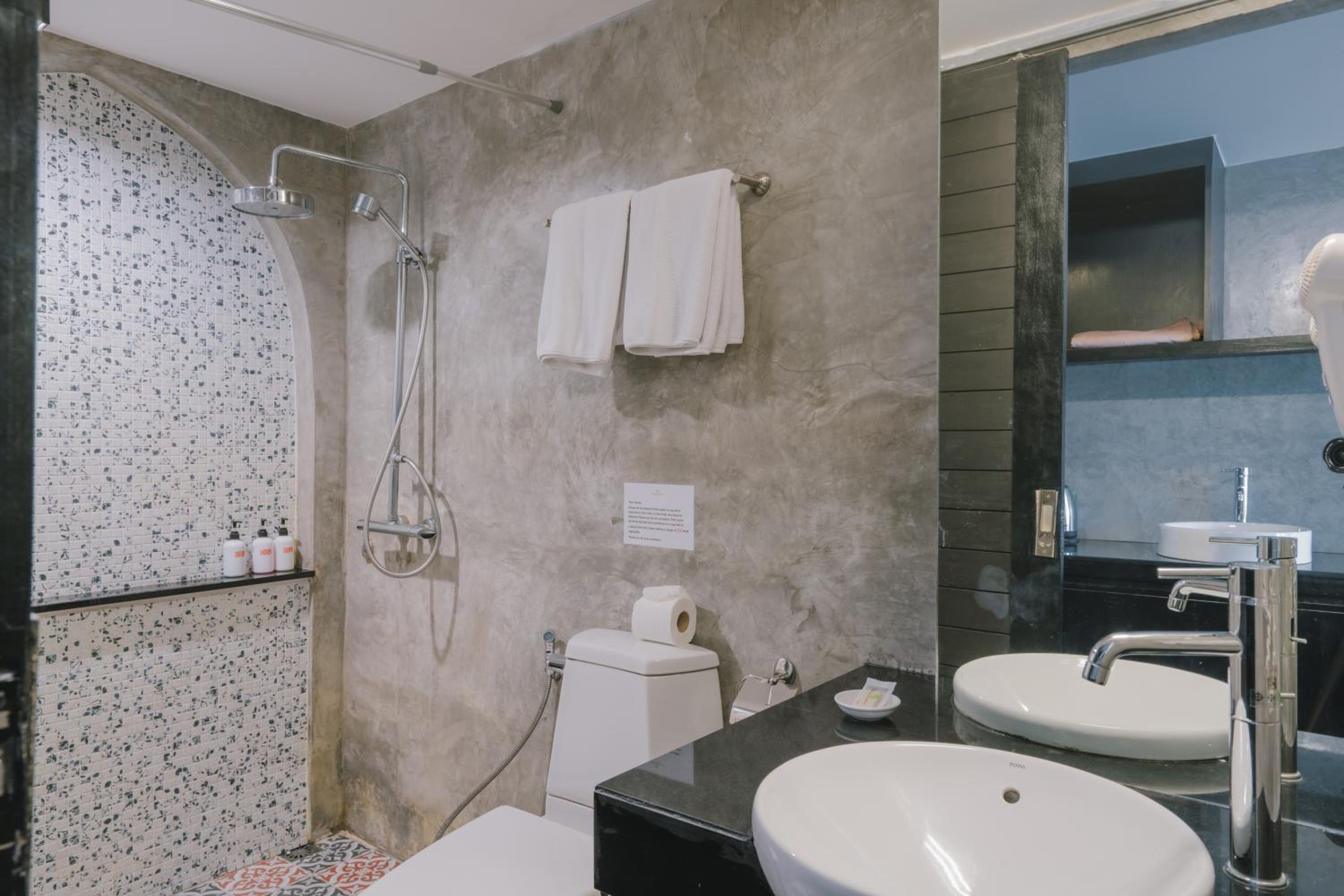 Superior King or Twin Room with Sea View photo 3