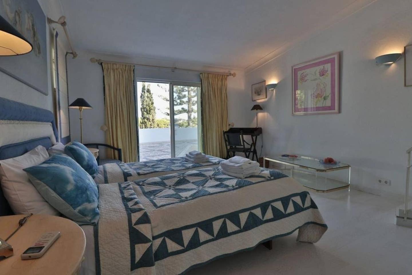 Five-Bedroom Villa photo 2