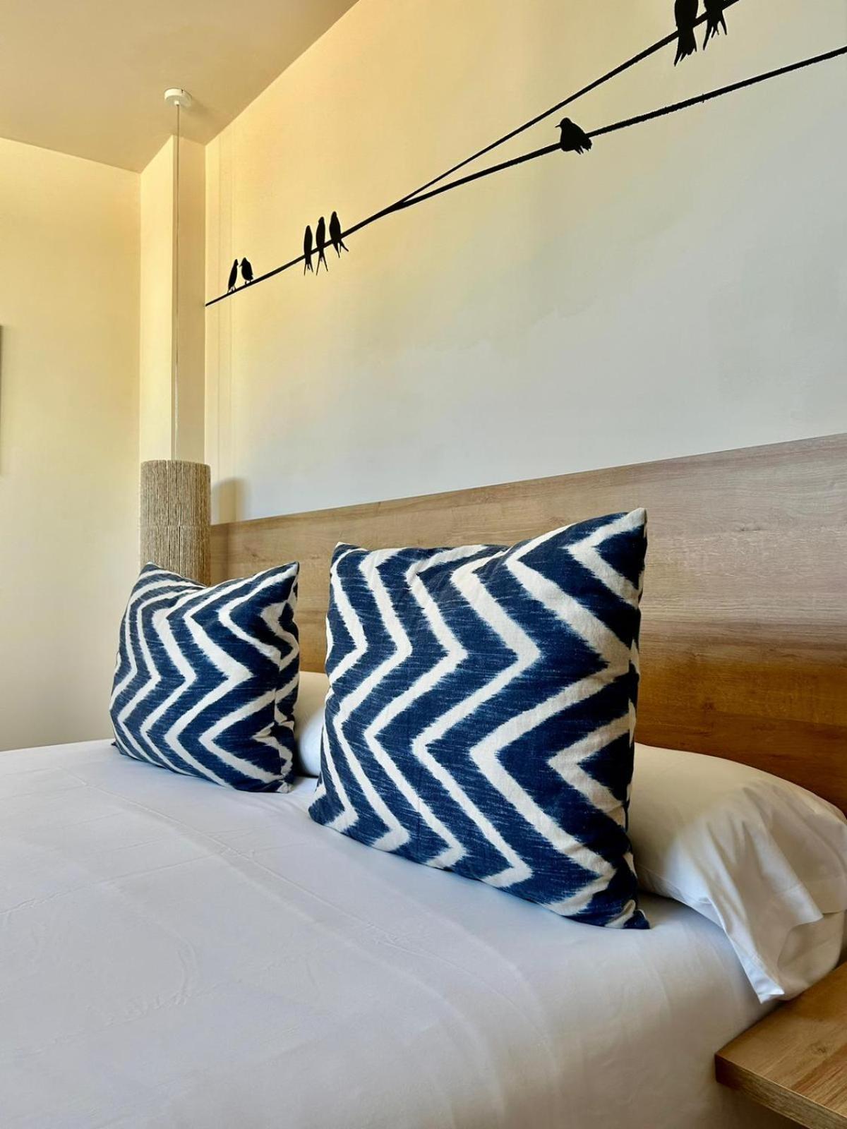 Deluxe Double Room - Photo 8