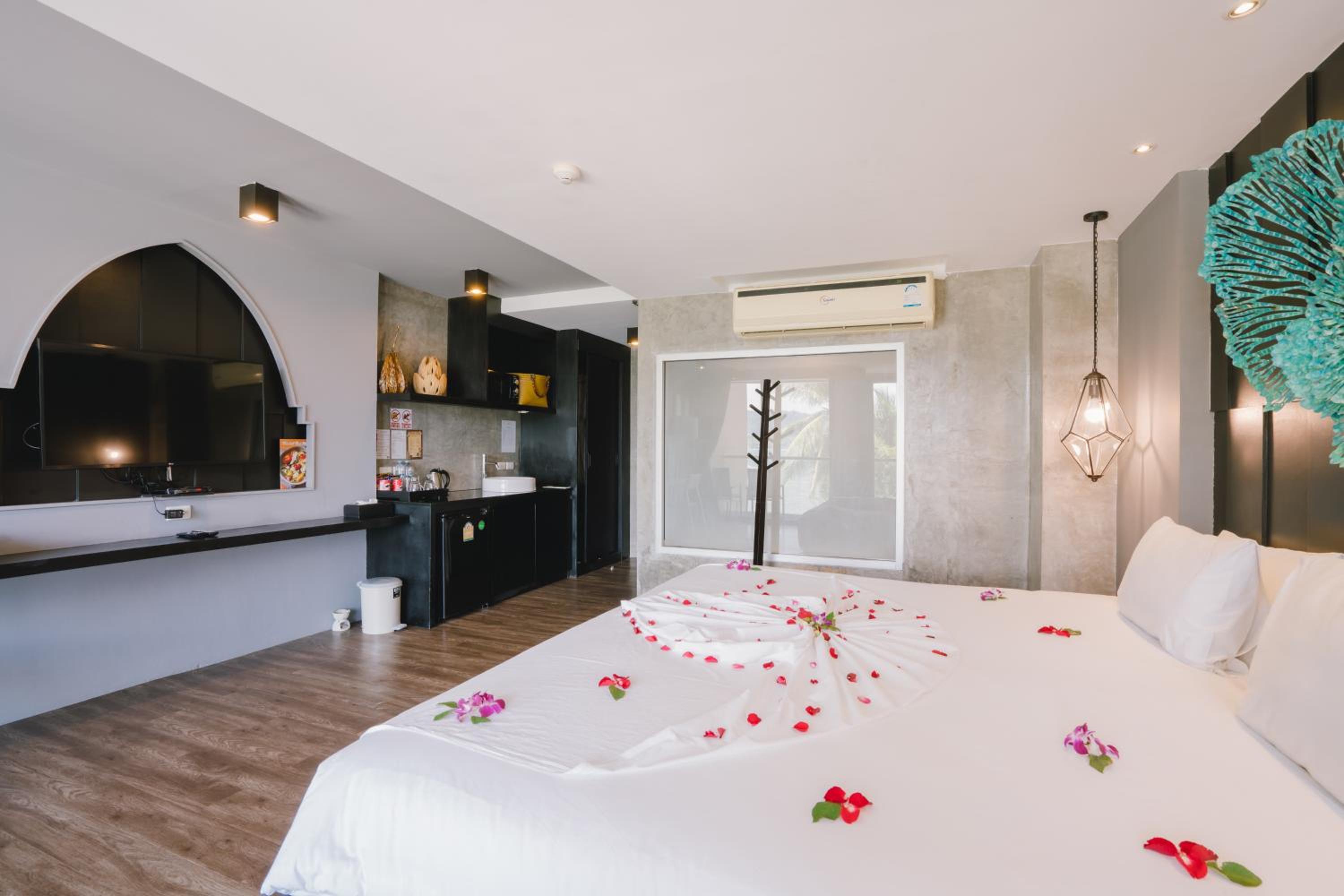 Deluxe Double Studio with Sea View and Bath