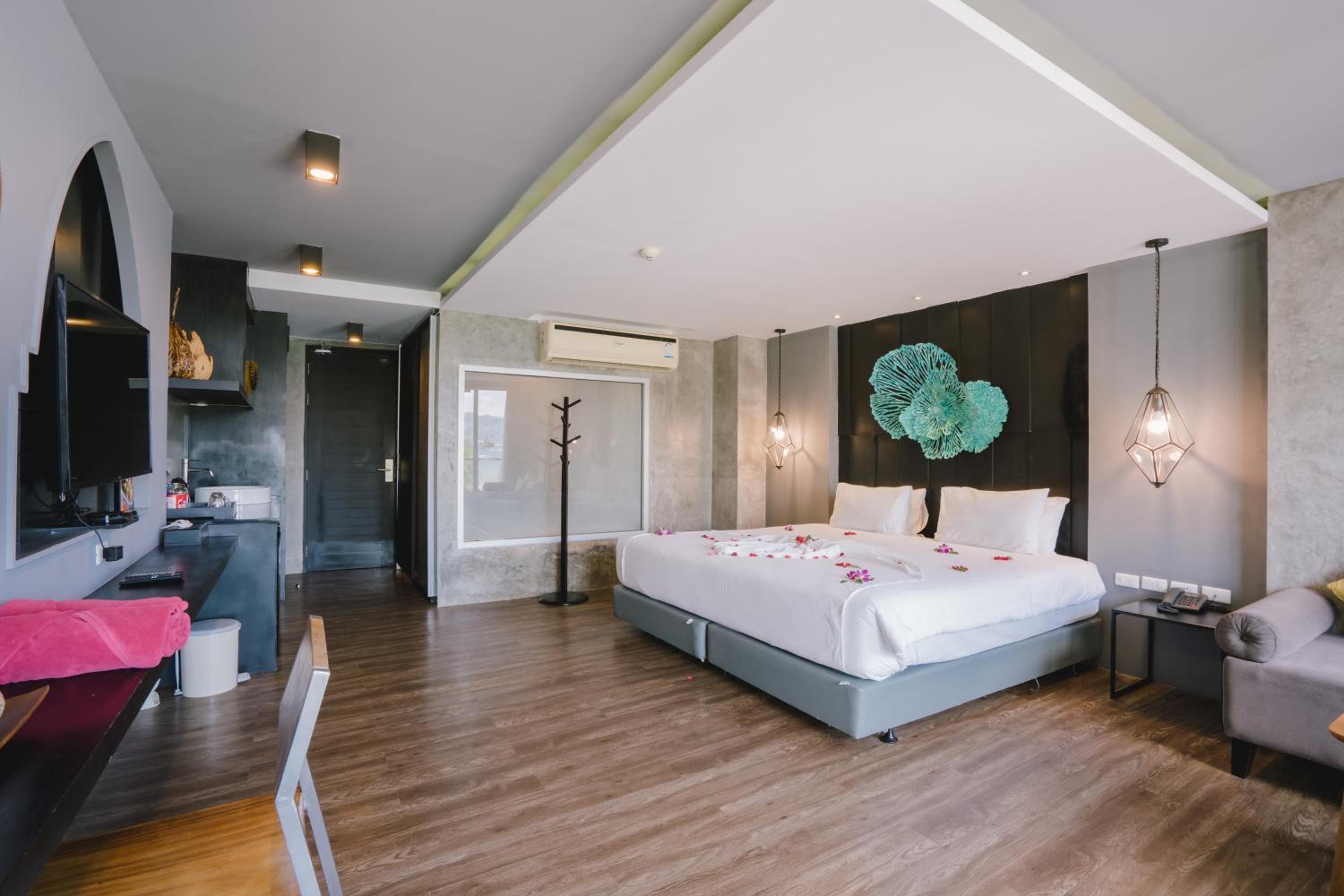 Deluxe Double Studio with Sea View and Bath photo 3