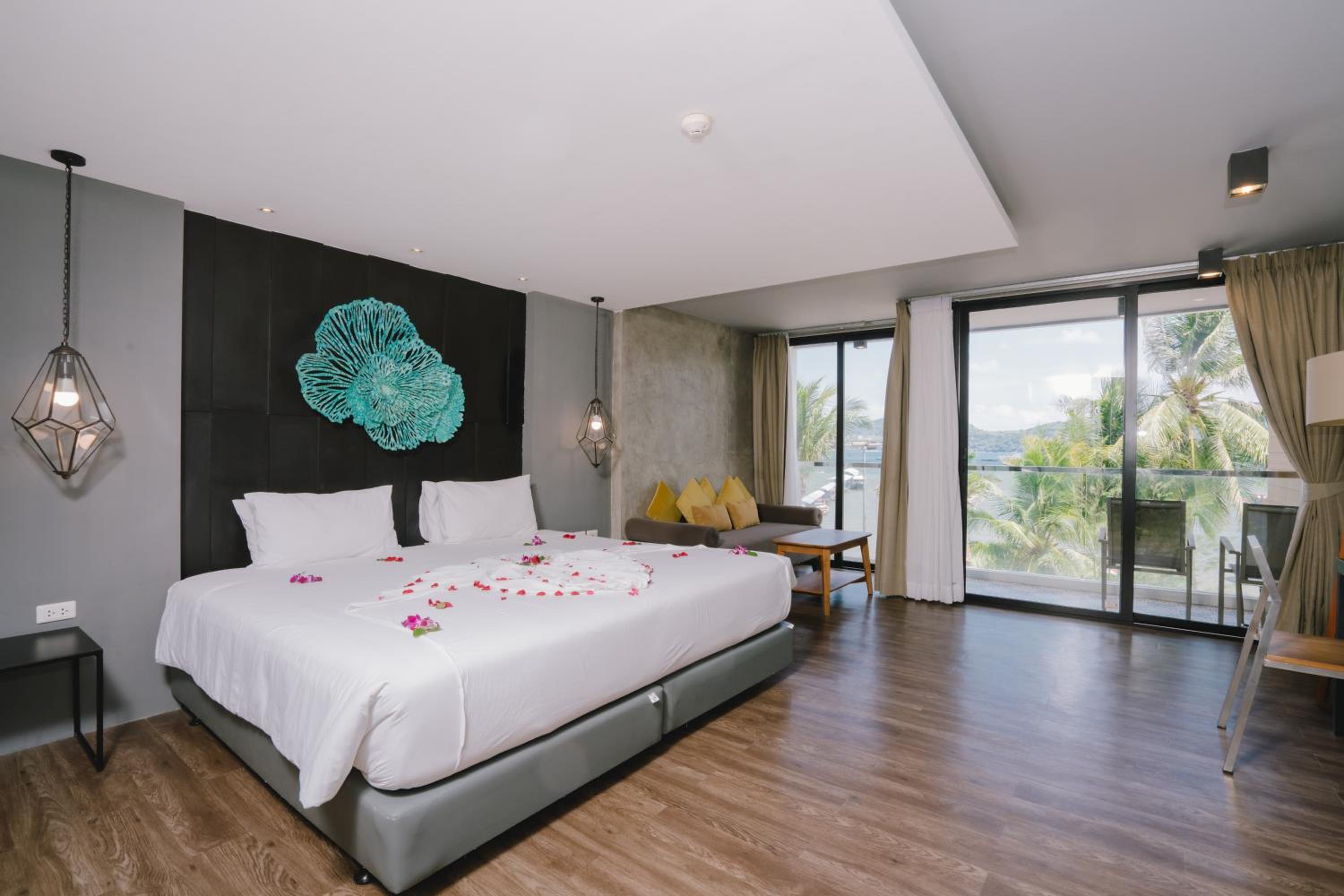 Deluxe Double Studio with Sea View and Bath photo 2