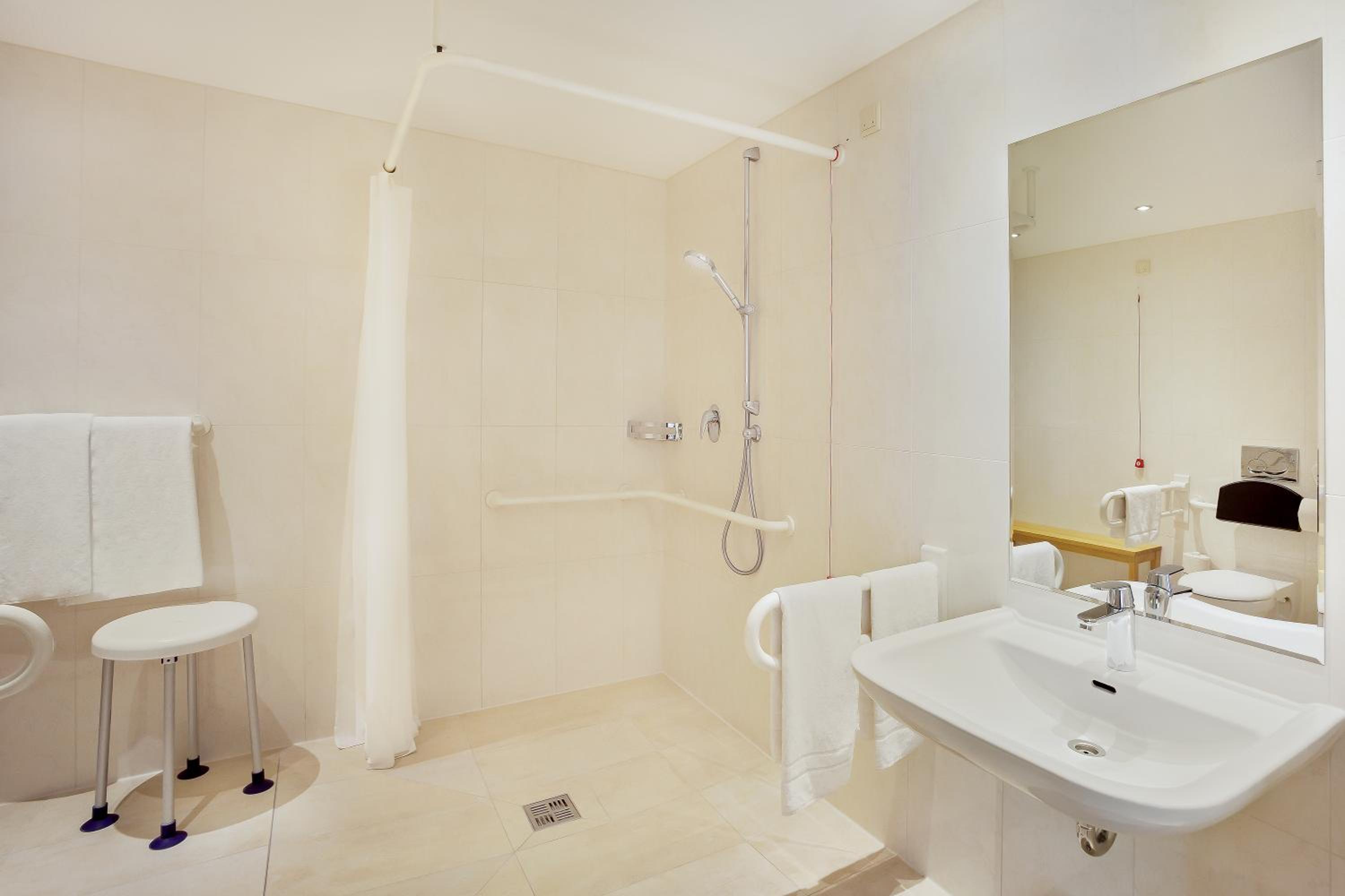 Standard Room - Photo 7